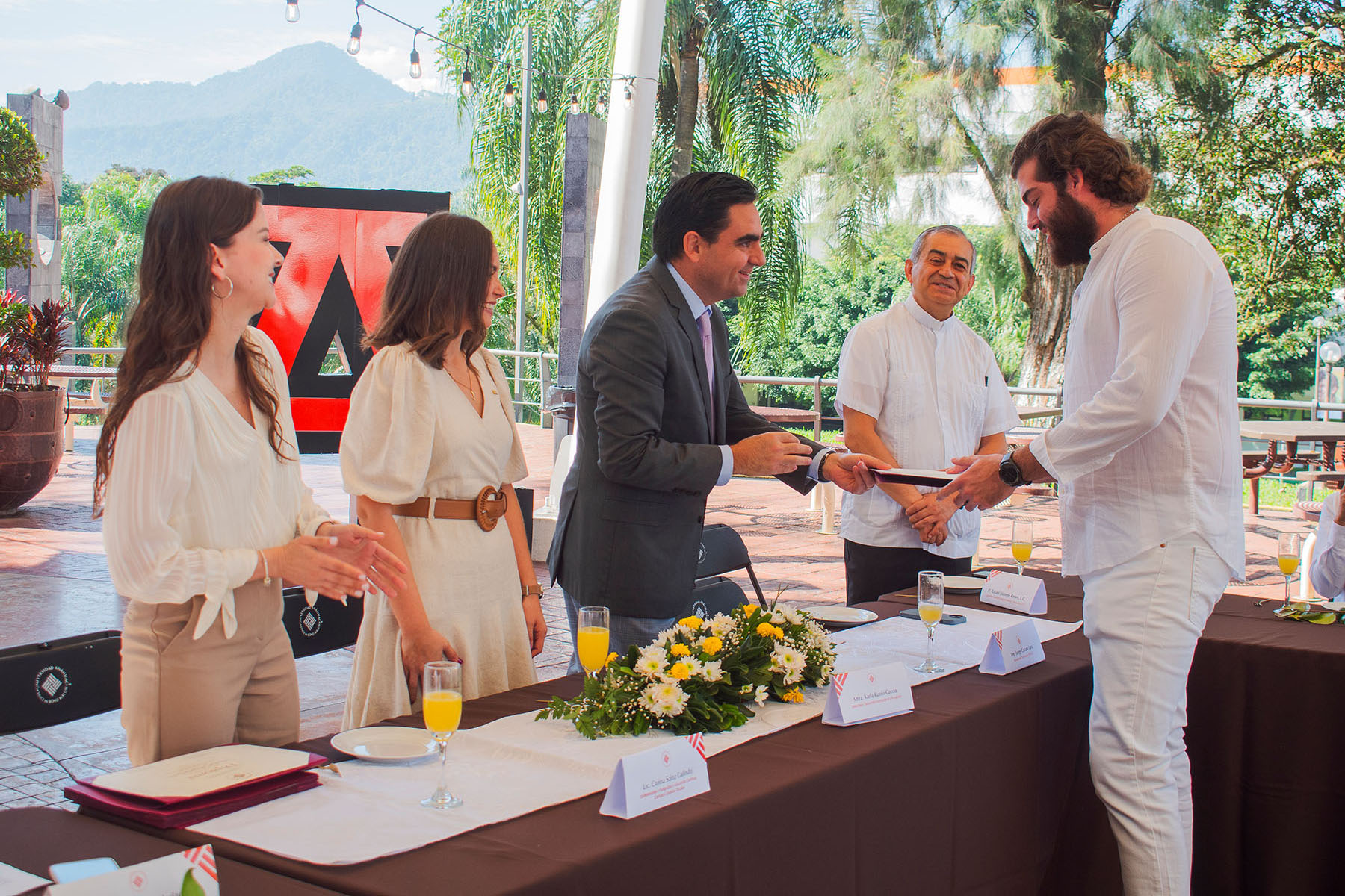 7 / 42 - Exitosa Clausura del Diplomado en Cultura y Cata de Café