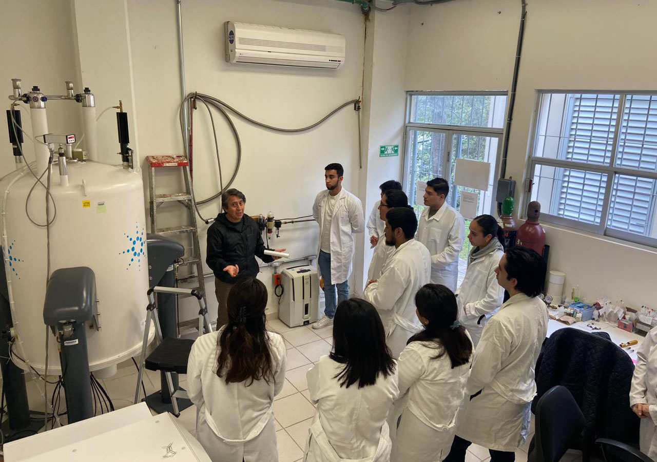 3 / 5 - Alumnos de Ingeniería Visitan el Instituto de Química Aplicada de la Universidad Veracruzana