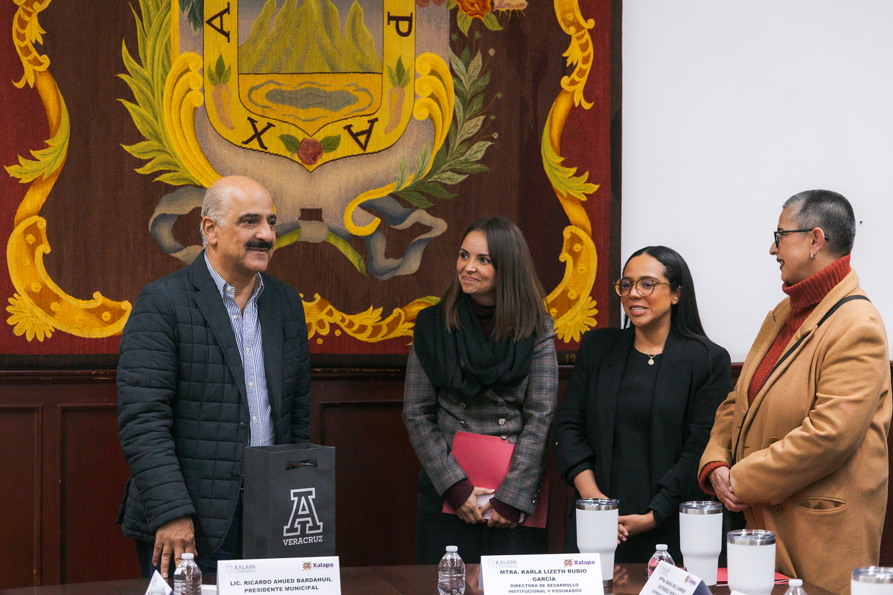 8 / 16 - Presidente Municipal Reconoce a Alumnos y Maestros por Servicio Profesional