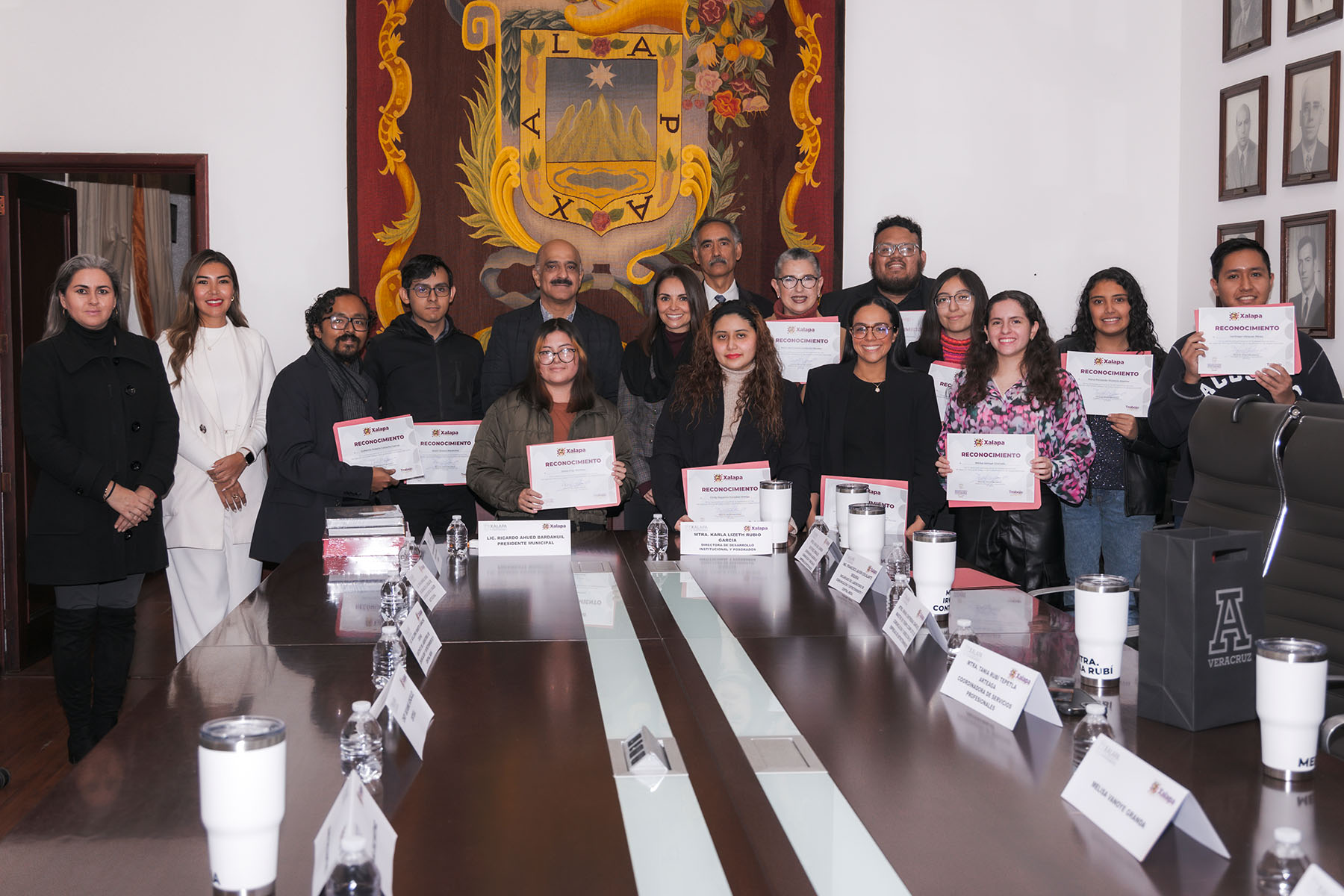 9 / 16 - Presidente Municipal Reconoce a Alumnos y Maestros por Servicio Profesional