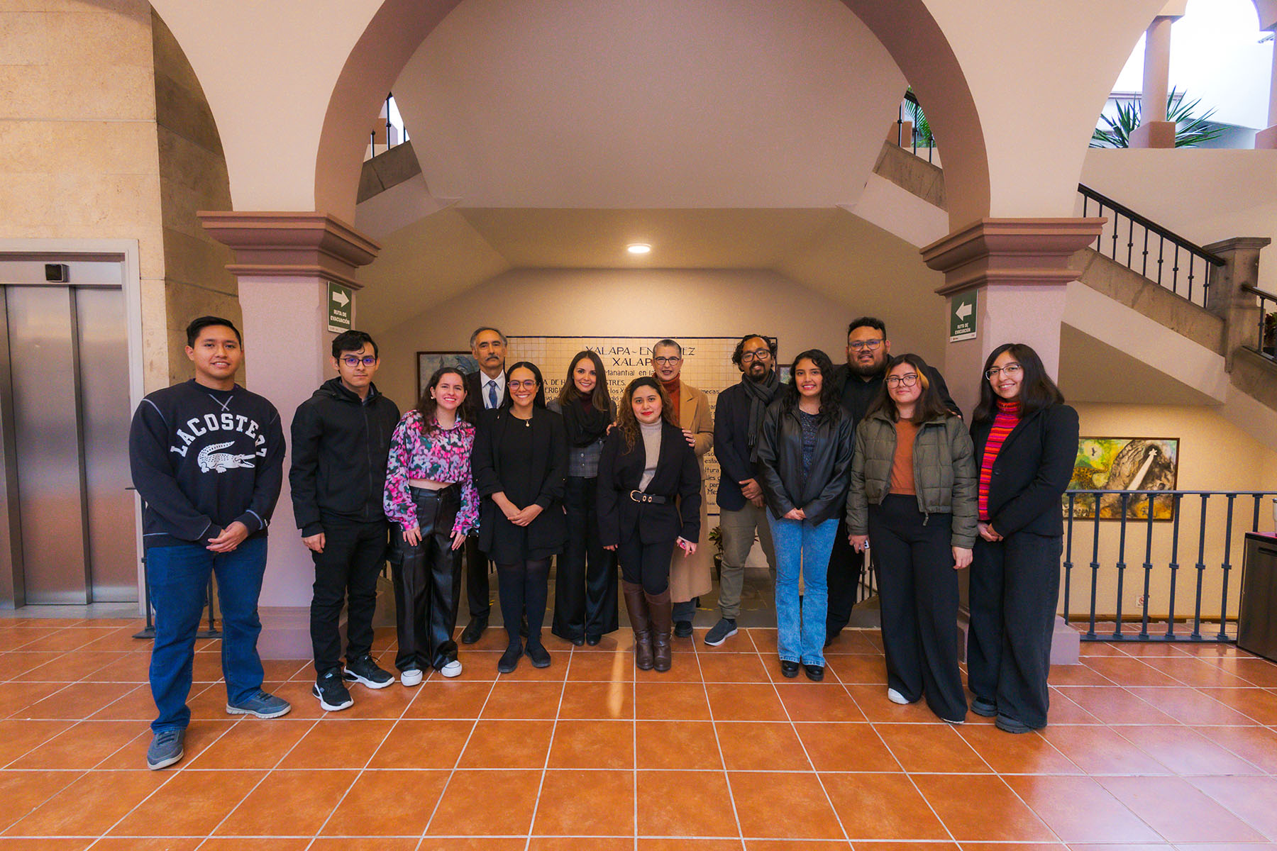 10 / 16 - Presidente Municipal Reconoce a Alumnos y Maestros por Servicio Profesional