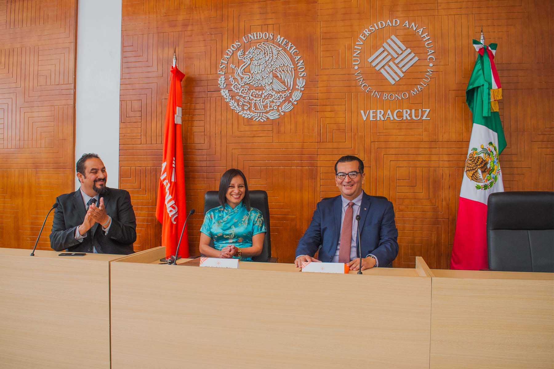 1 / 24 - Firma de Convenio de Colaboración con el Colegio Estatal de Médicos Veterinarios Zootecnistas de Veracruz