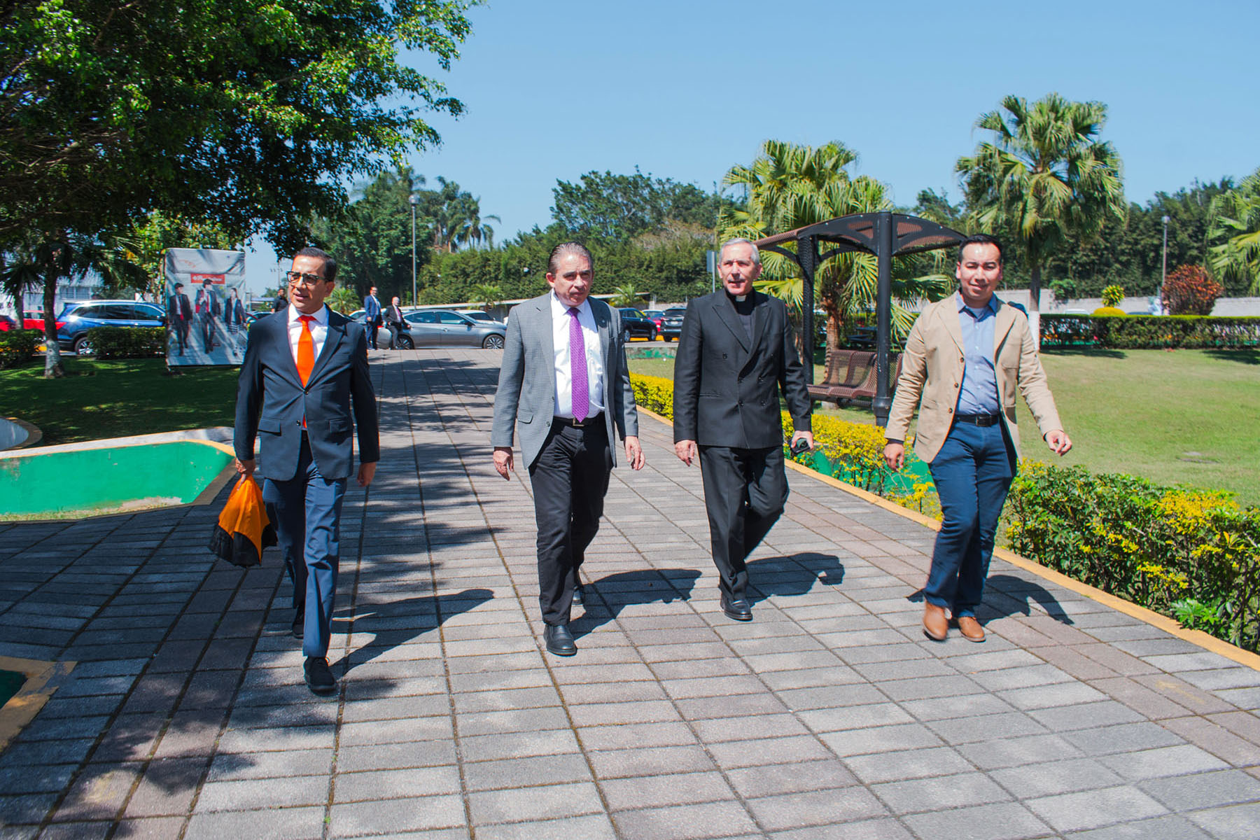 1 / 40 - Visita de Miembros de la Red Internacional de Universidades del Regnum Christi