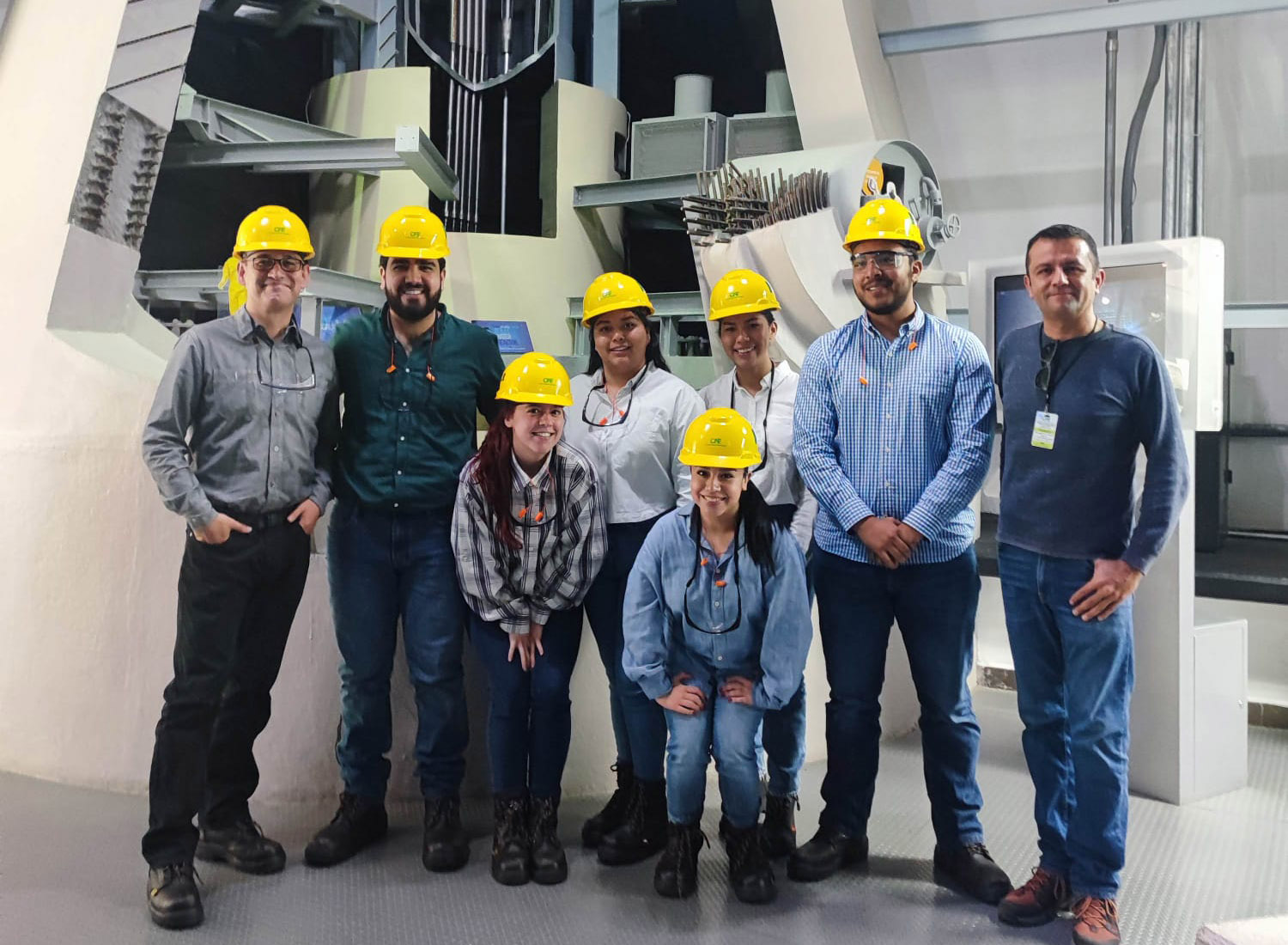 2 / 3 - Alumnos de Derecho Visitan la Central Nuclear de Laguna Verde