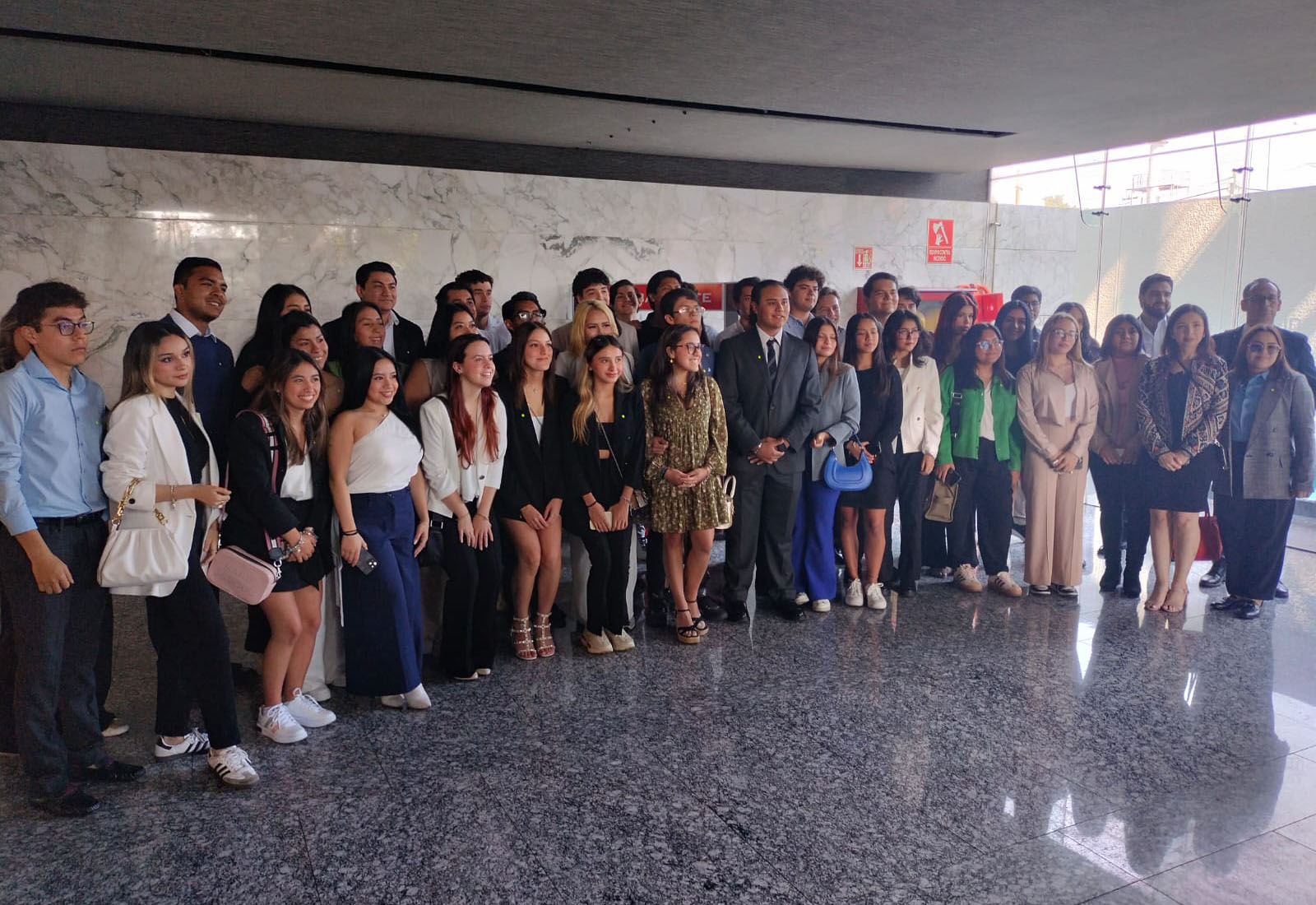 4 / 5 - Alumnos de la Escuela de Derecho Visitan el INAI y el Senado de la República