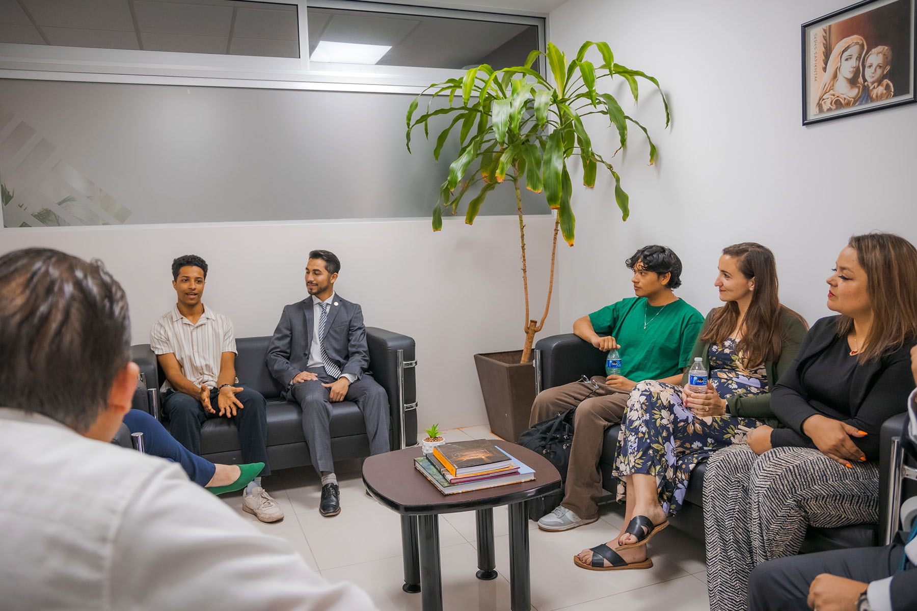 5 / 10 - Rectoría Recibe a Nuestros Estudiantes de Incoming 202410: Bienvenidos a Nuestro Campus