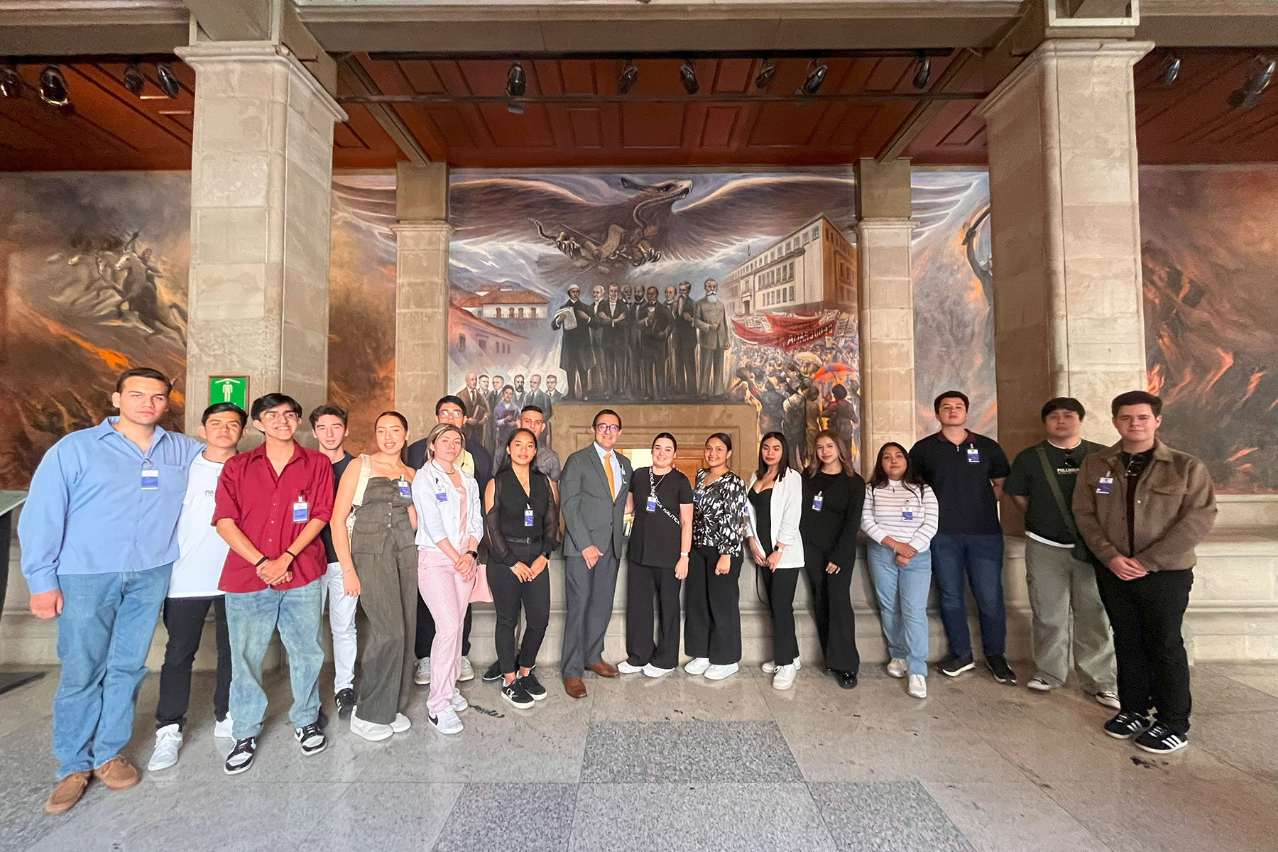 2 / 4 - Visita Académica a la Suprema Corte de Justicia por Alumnos de Derecho y Psicología