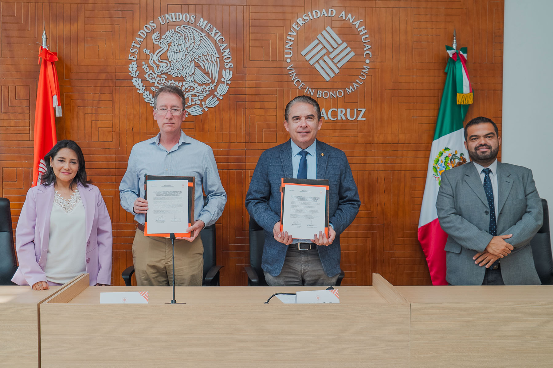 13 / 15 - Firma de Convenio de Colaboración con AKWEL