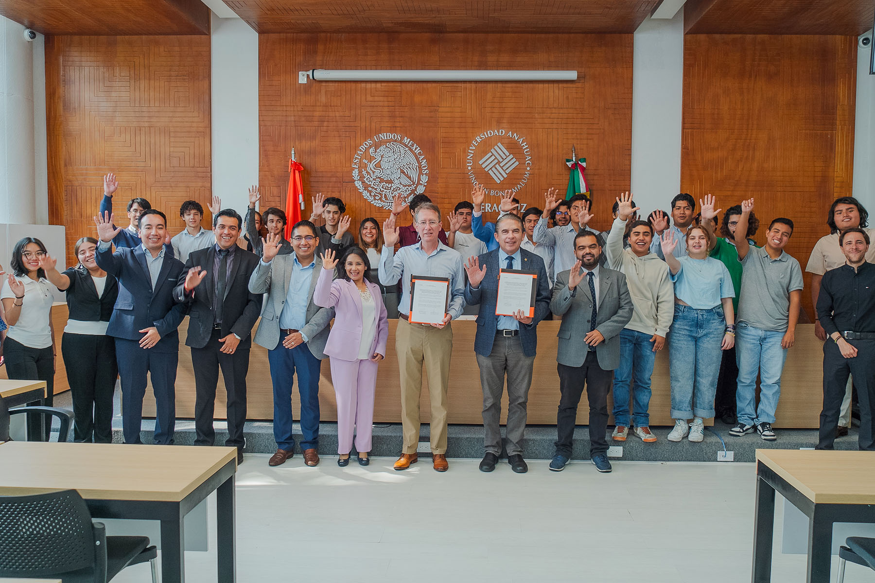14 / 15 - Firma de Convenio de Colaboración con AKWEL
