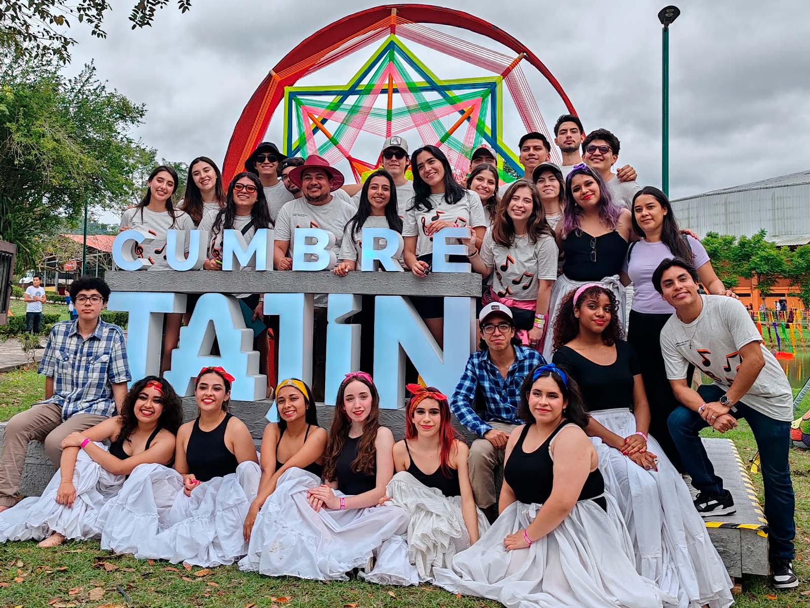 1 / 14 - Estudiantes Realizan Prácticas Profesionales en Cumbre Tajín