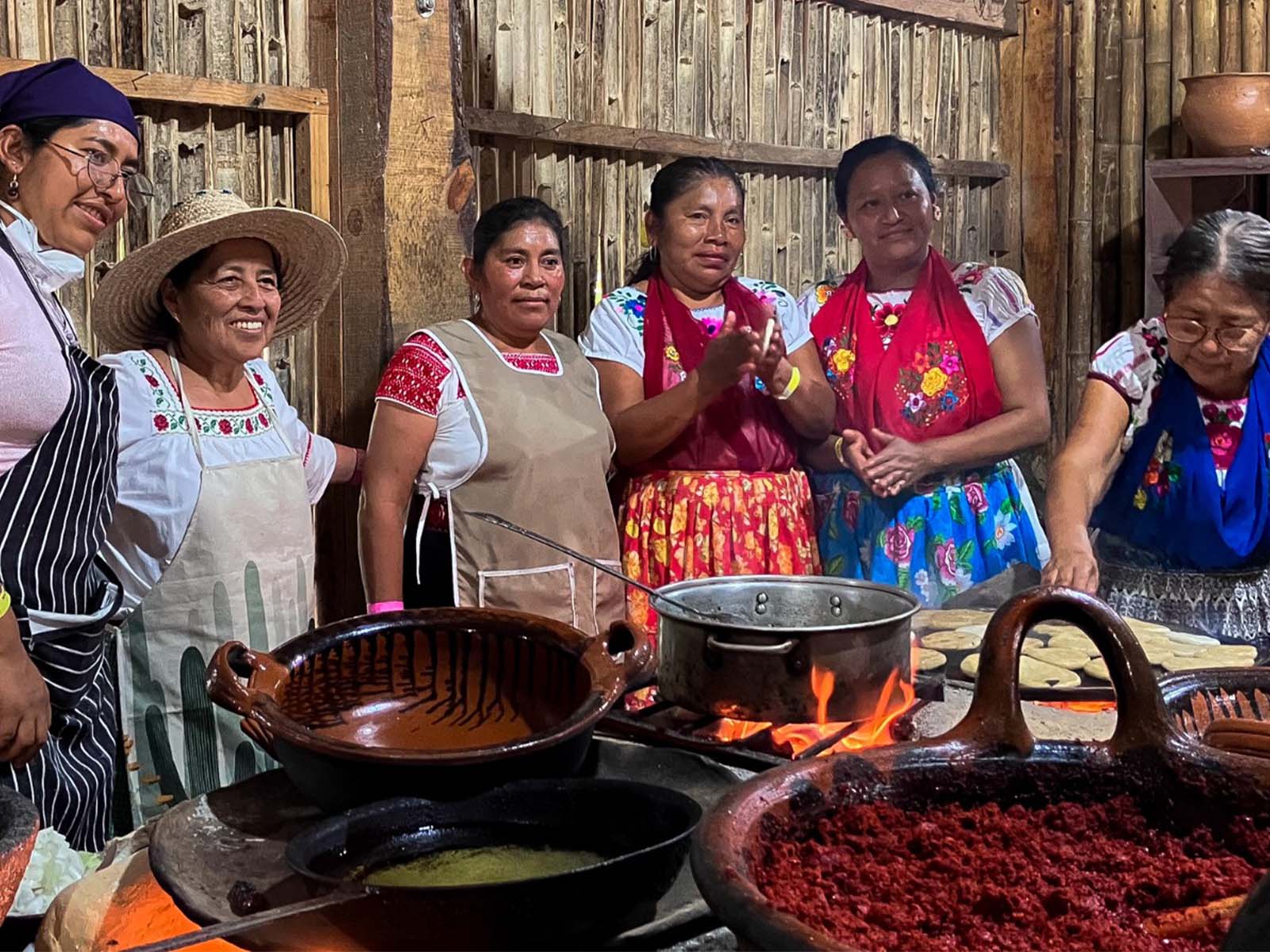 3 / 14 - Estudiantes Realizan Prácticas Profesionales en Cumbre Tajín