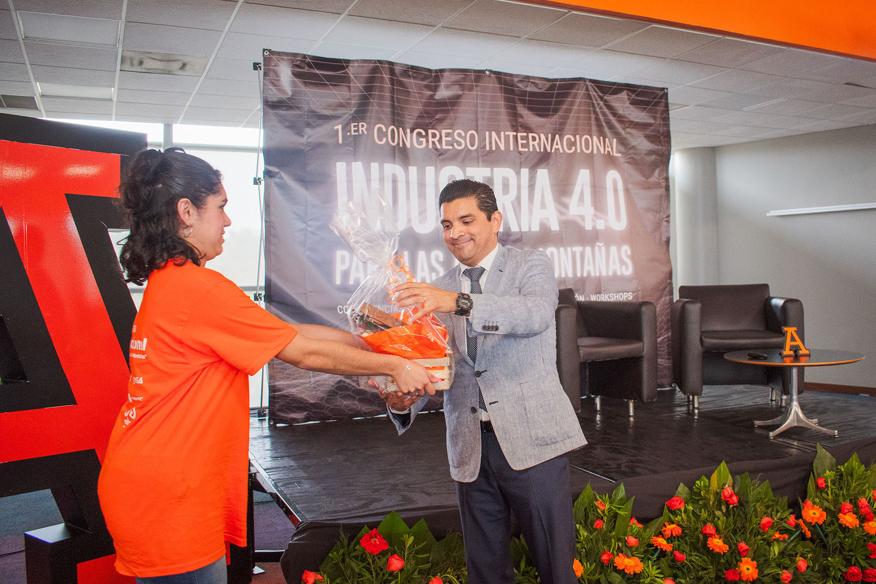 37 / 38 - Éxito Rotundo del 1er Congreso Internacional Industria 4.0