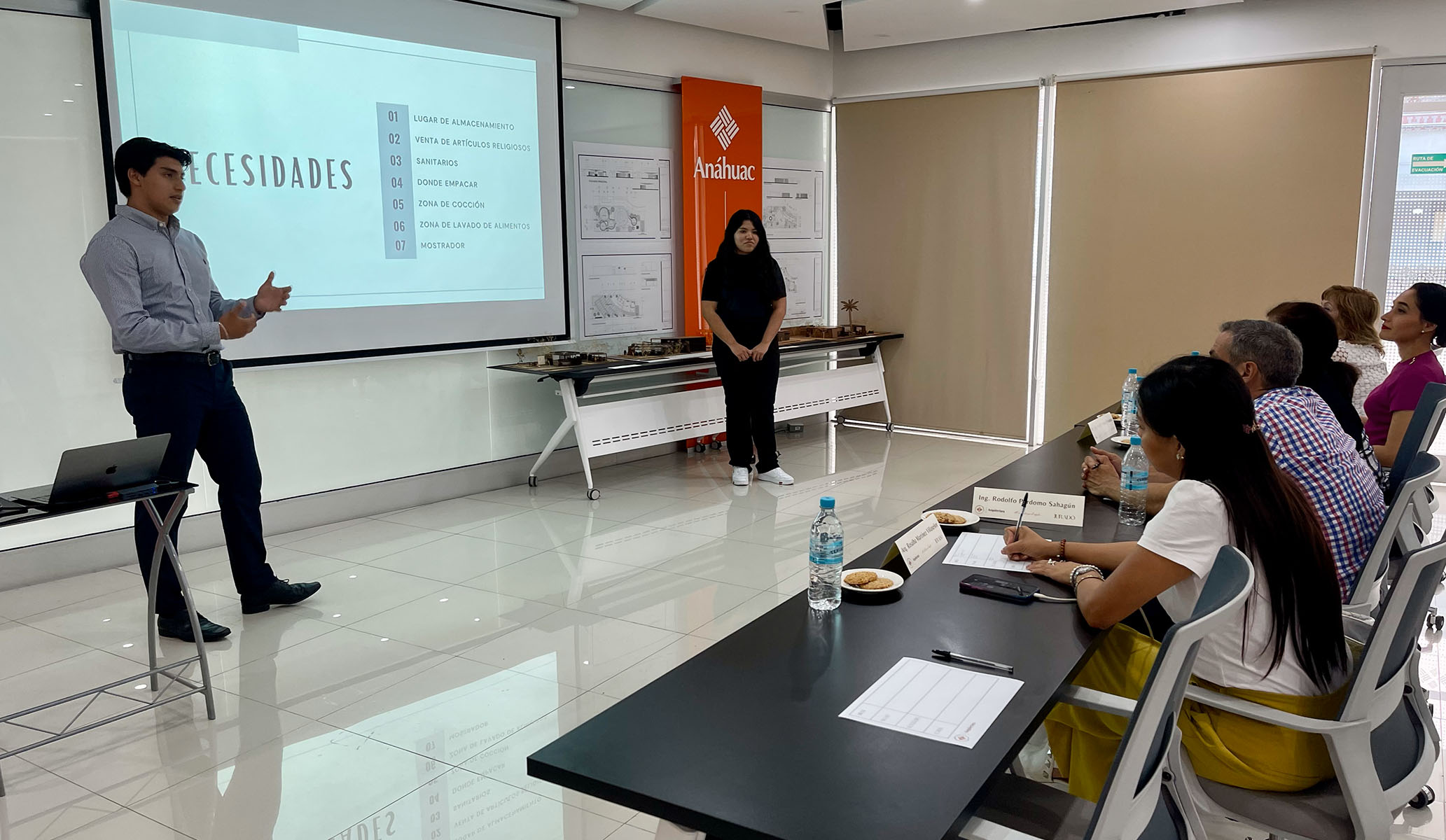 12 / 18 - Alumnos de Segundo Semestre de Arquitectura Desarrollan Proyecto en San Nicolás