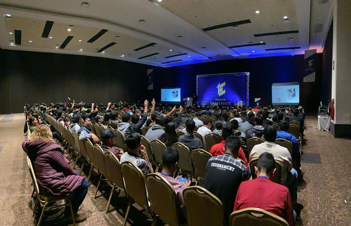 2 / 5 - Alumnos de Ingeniería Industrial Asisten al Congreso Empréndete en Monterrey