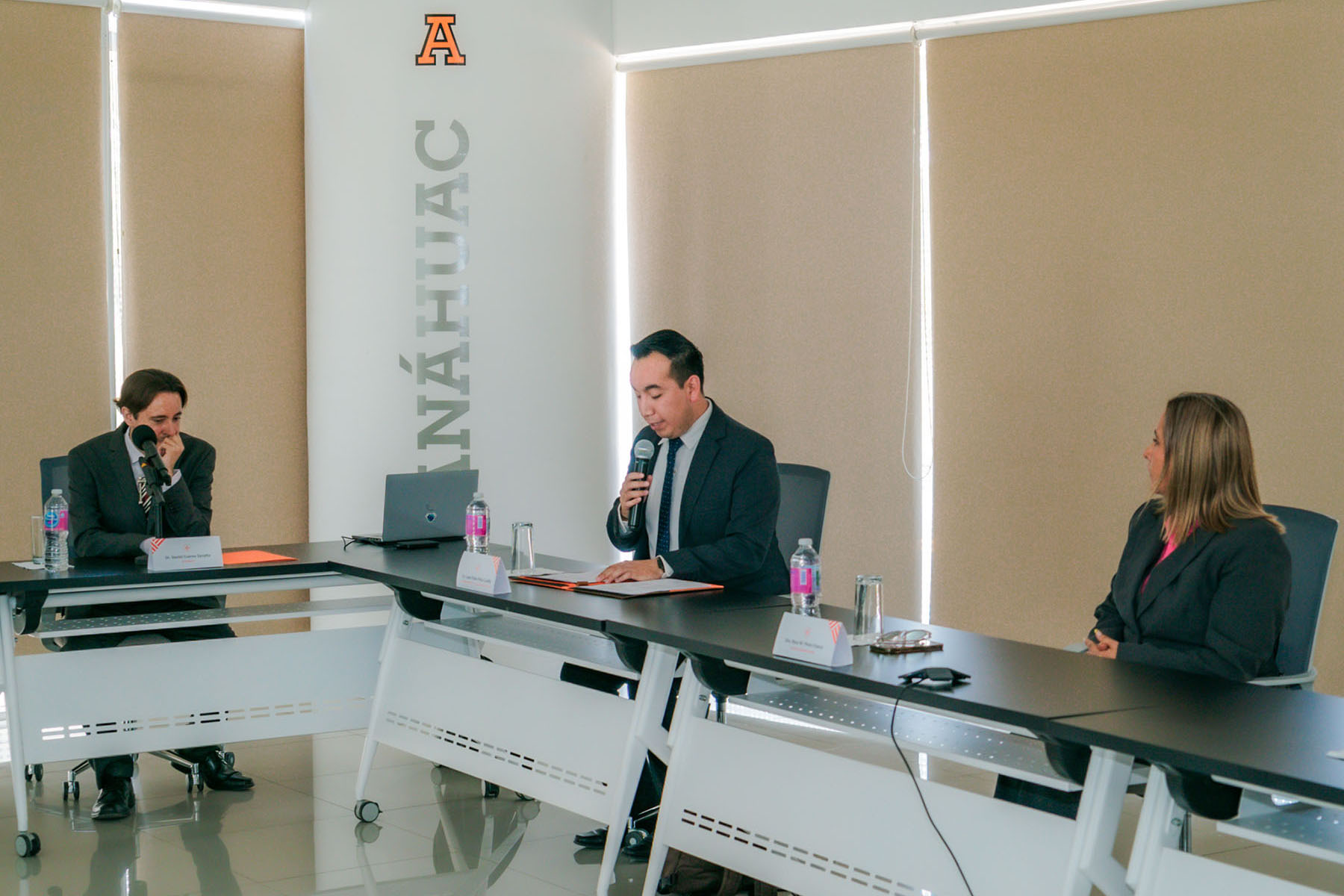 2 / 25 - Instauración del Comité Académico de Investigación