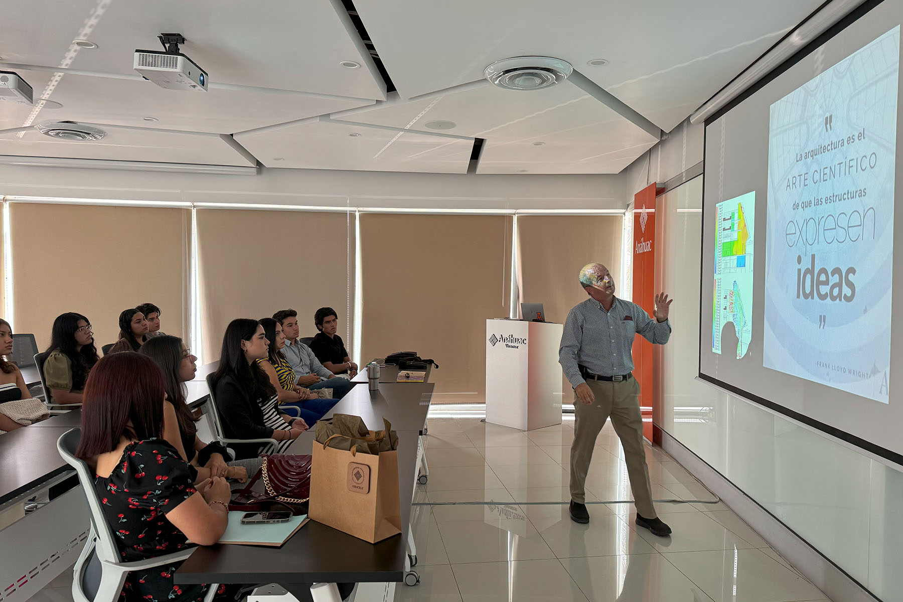 1 / 4 - Master Class en Arquitectura Bioclimática por el Arq. Enrique Sánchez Pugliesse
