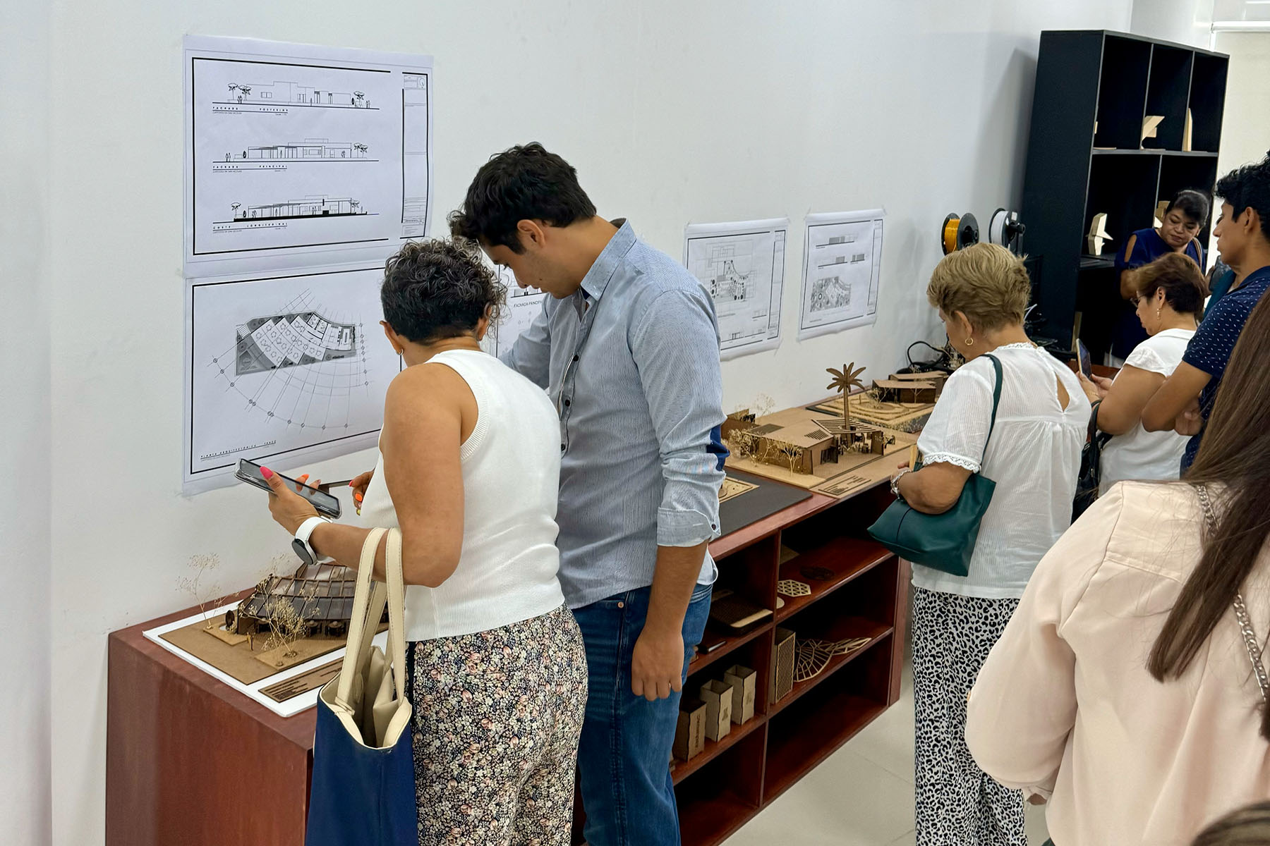 2 / 17 - Segunda Muestra de Productos de la Escuela de Arquitectura