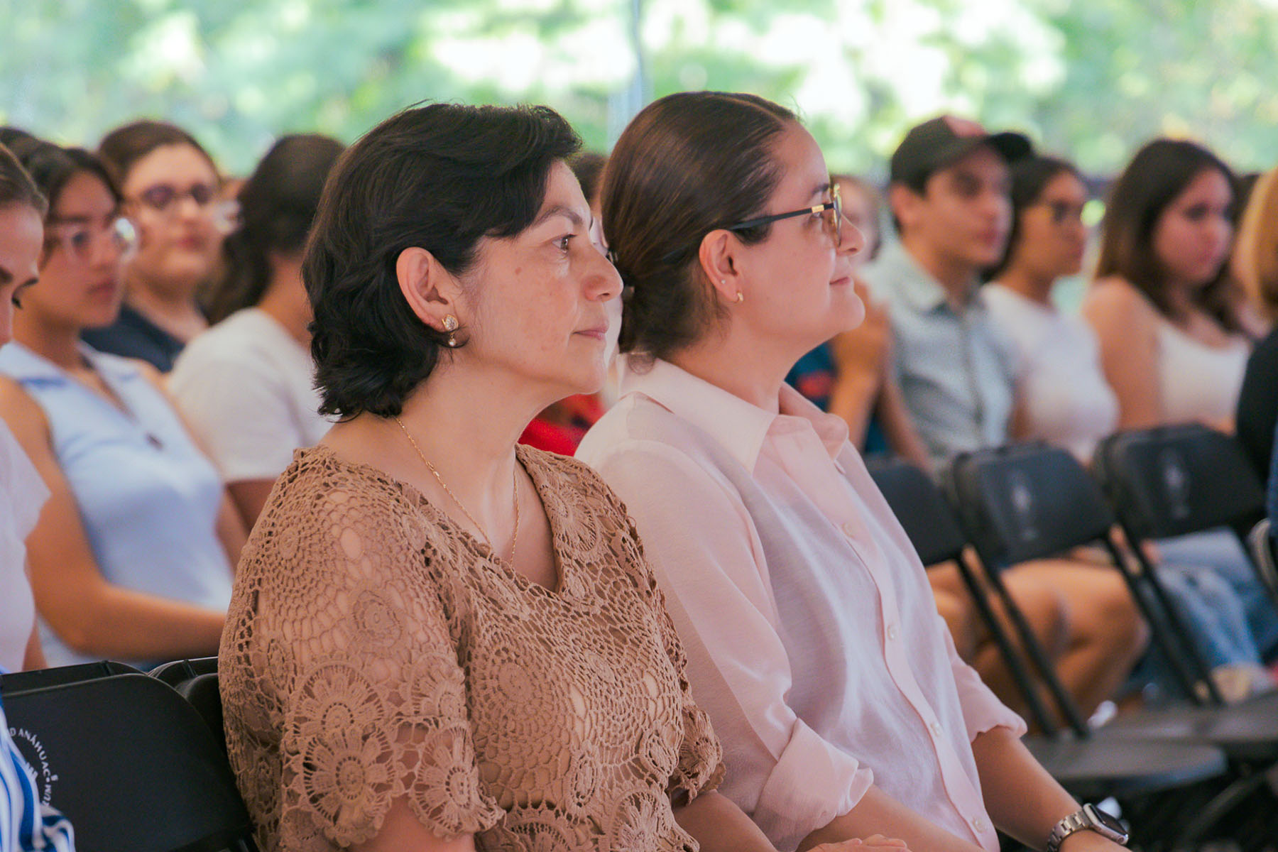 2 / 11 - Charla de Café con un Empresario: Conversatorios