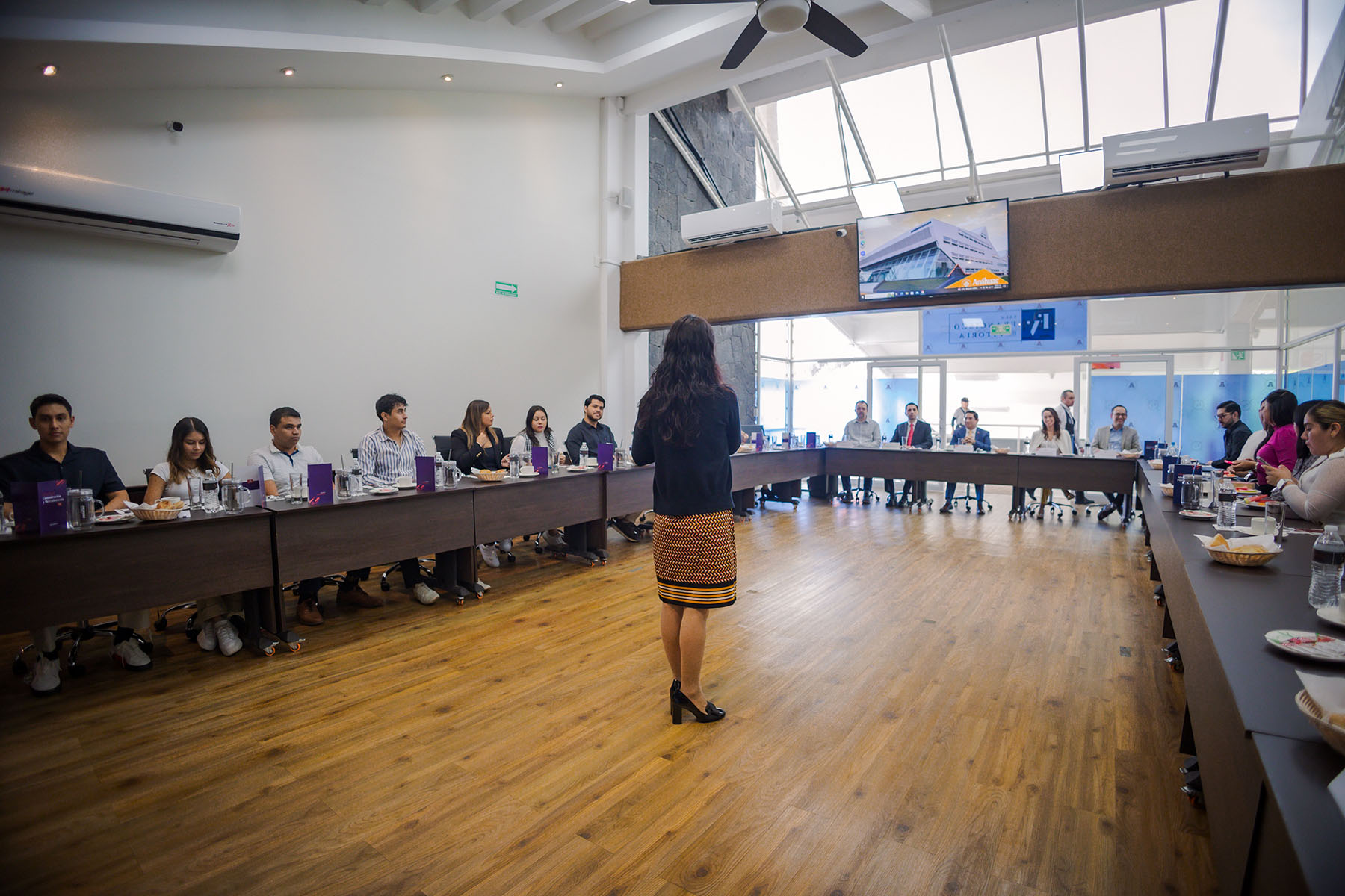 6 / 52 - La Meta Está Cerca: Clausura de la Maestría en Administración Pública y la Maestría en Comunicación y Mercadotecnia