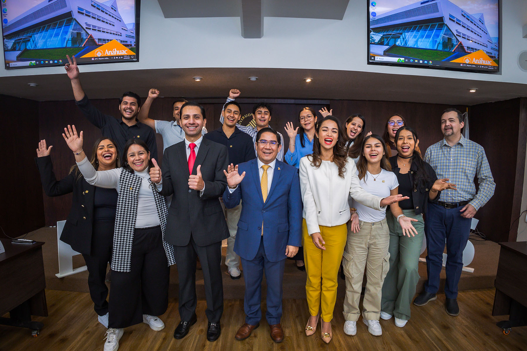 37 / 52 - La Meta Está Cerca: Clausura de la Maestría en Administración Pública y la Maestría en Comunicación y Mercadotecnia