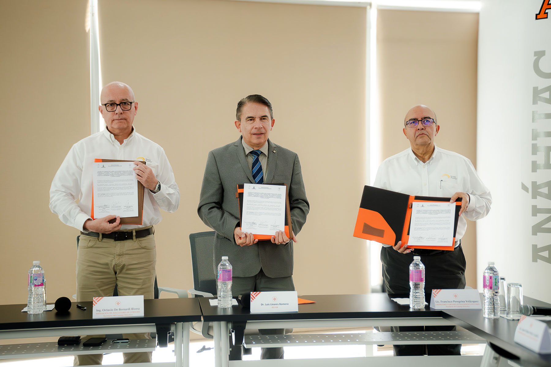 18 / 57 - Firma de Convenio con Asociación de Avicultores de Córdoba y Laboratorio Cordobés de Diagnóstico Pecuario