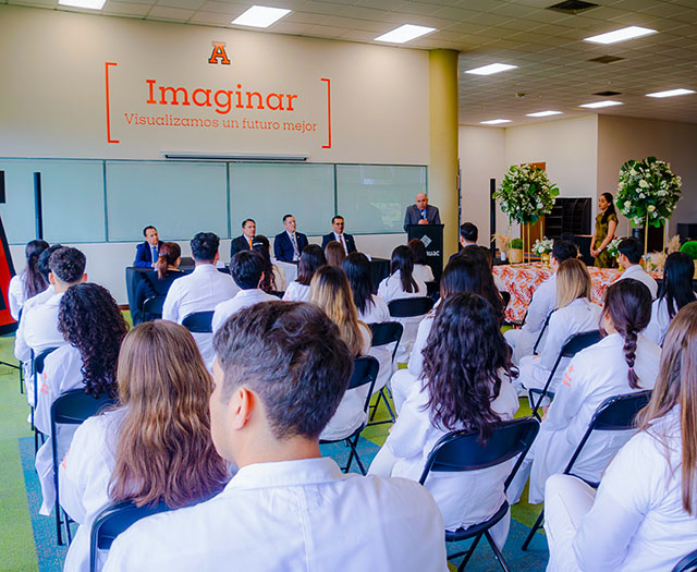 Memorable Homenaje al Dr. Miguel Velázquez Carrillo en el Marco del Día del Médico