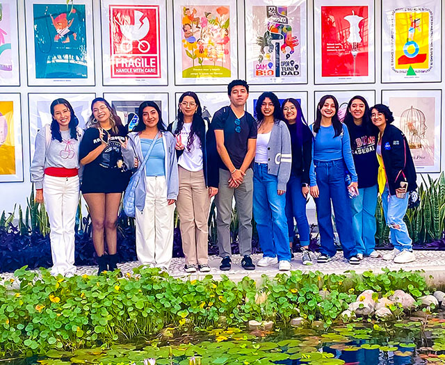 Estudiantes de Diseño Gráfico en el Encuentro Ecos Creativos de la Bienal Internacional de