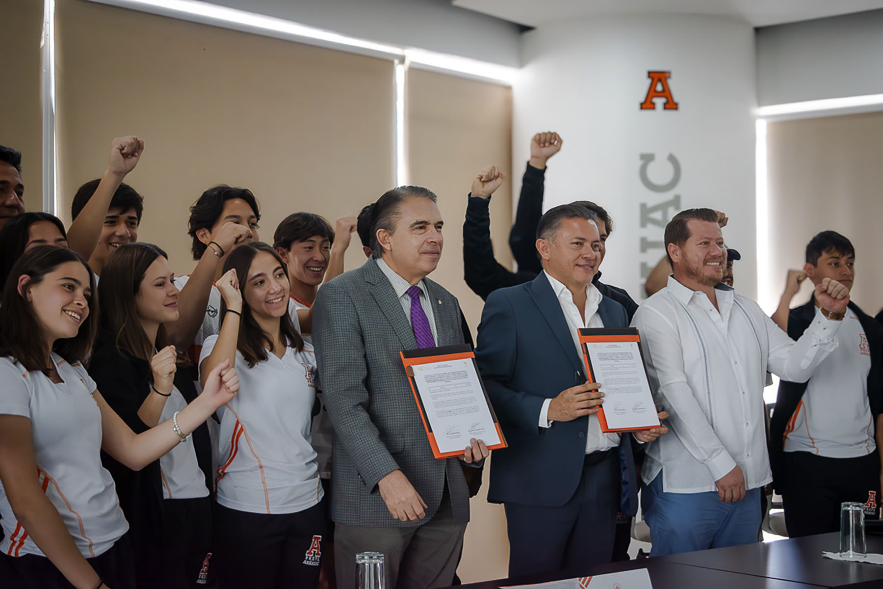 32 / 36 - Firma de Convenio de Colaboración con Club Campestre Cordobés