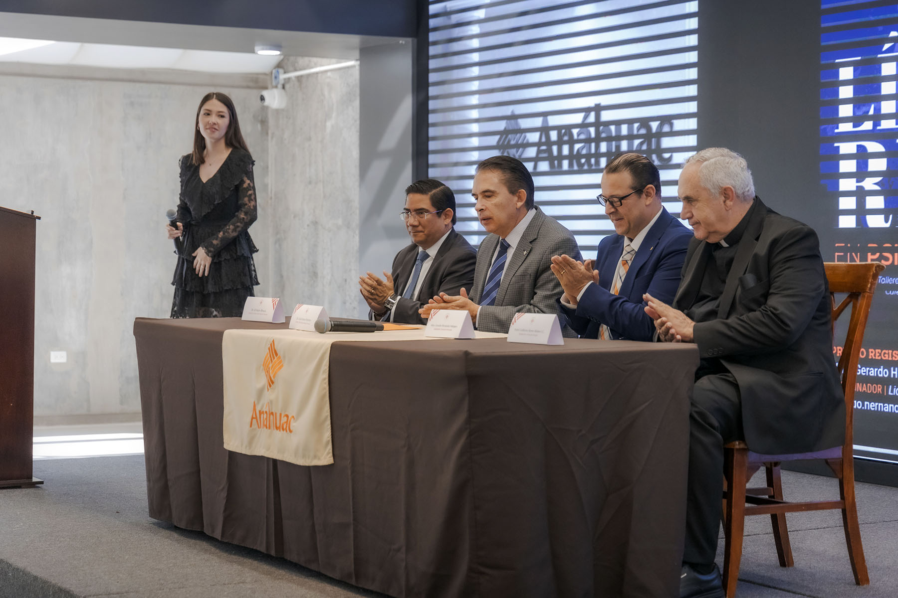 10 / 50 - Celebrando los Primeros Diez Años de la Escuela de Psicología