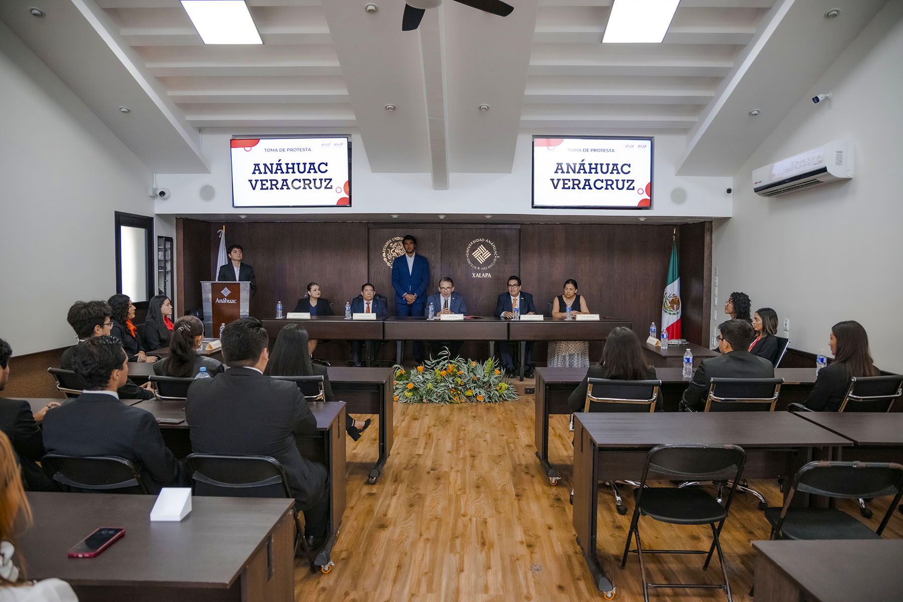 4 / 10 - IMEF Universitario: Un Compromiso Renovado con el Futuro Financiero