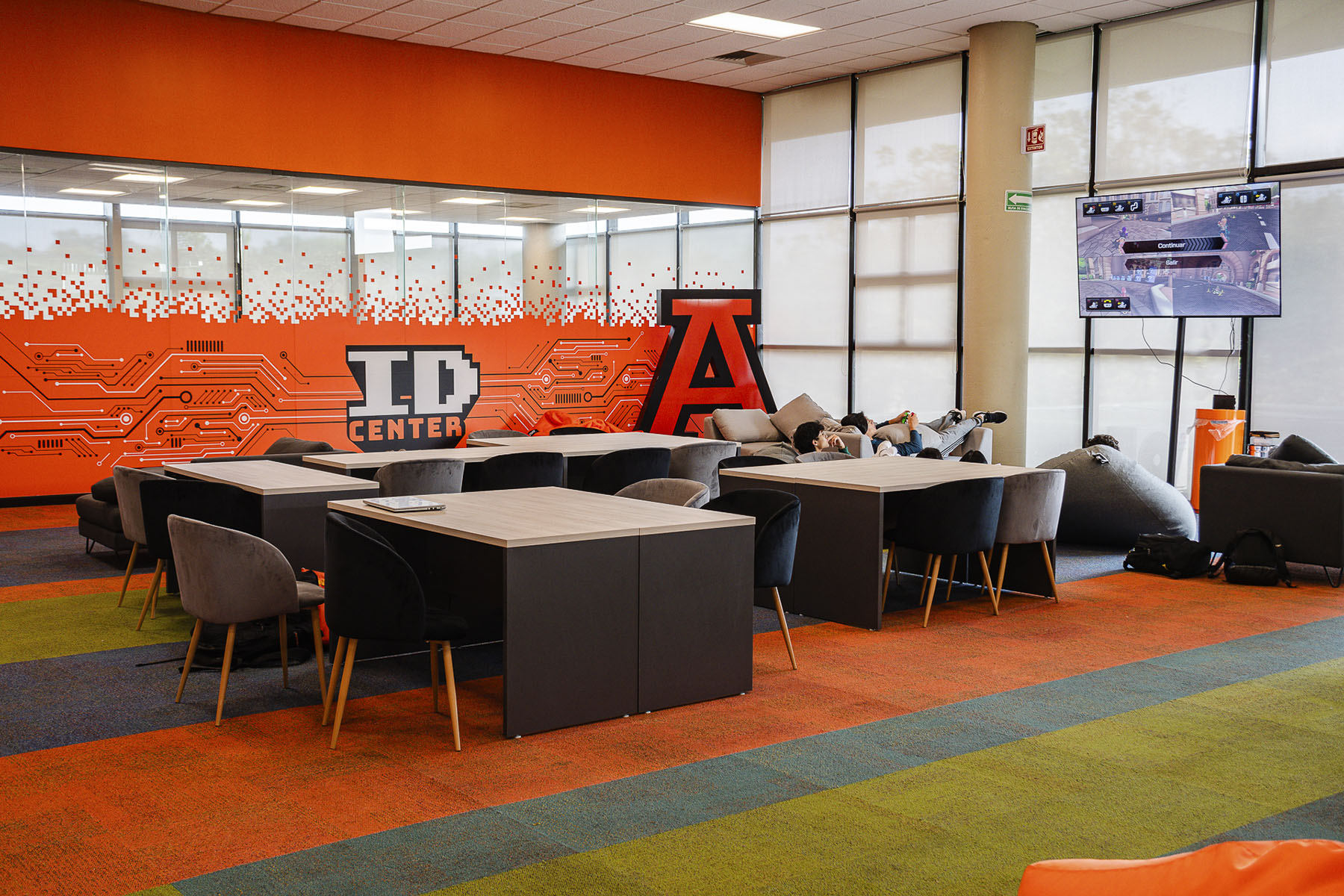 45 / 50 - Inauguración del ID Center