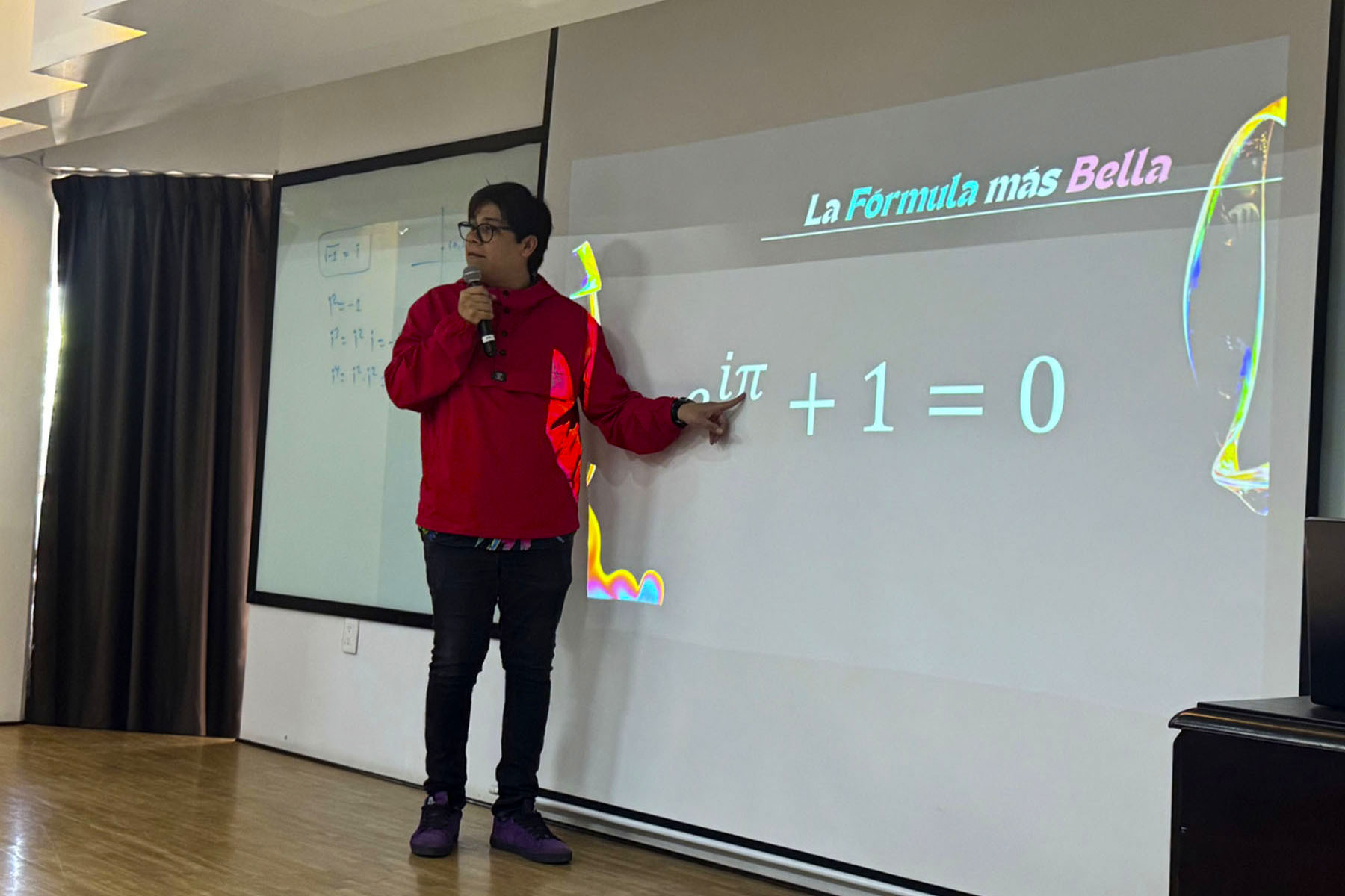 1 / 4 - Día Internacional de las Matemáticas: La Función Exponencial