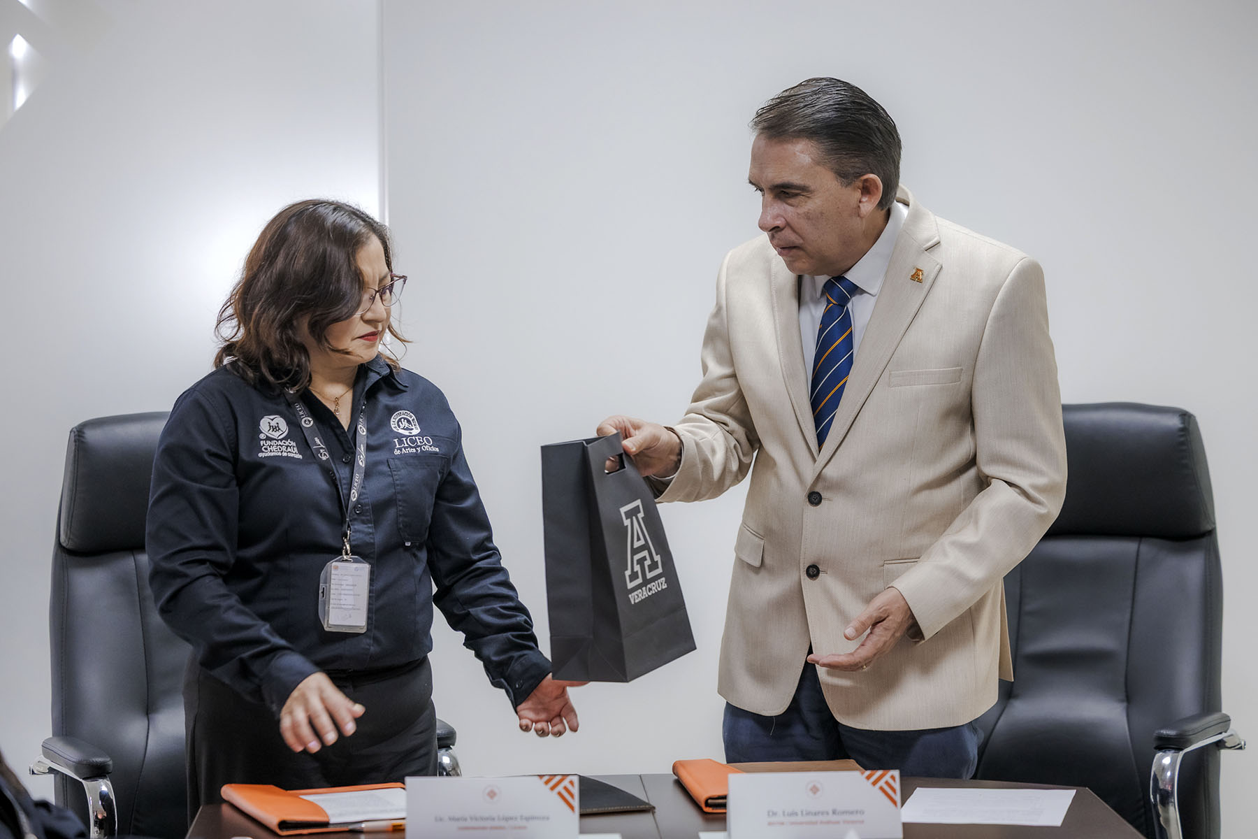 15 / 18 - Firma de Convenio con Colegios Liceo de Artes y Oficios