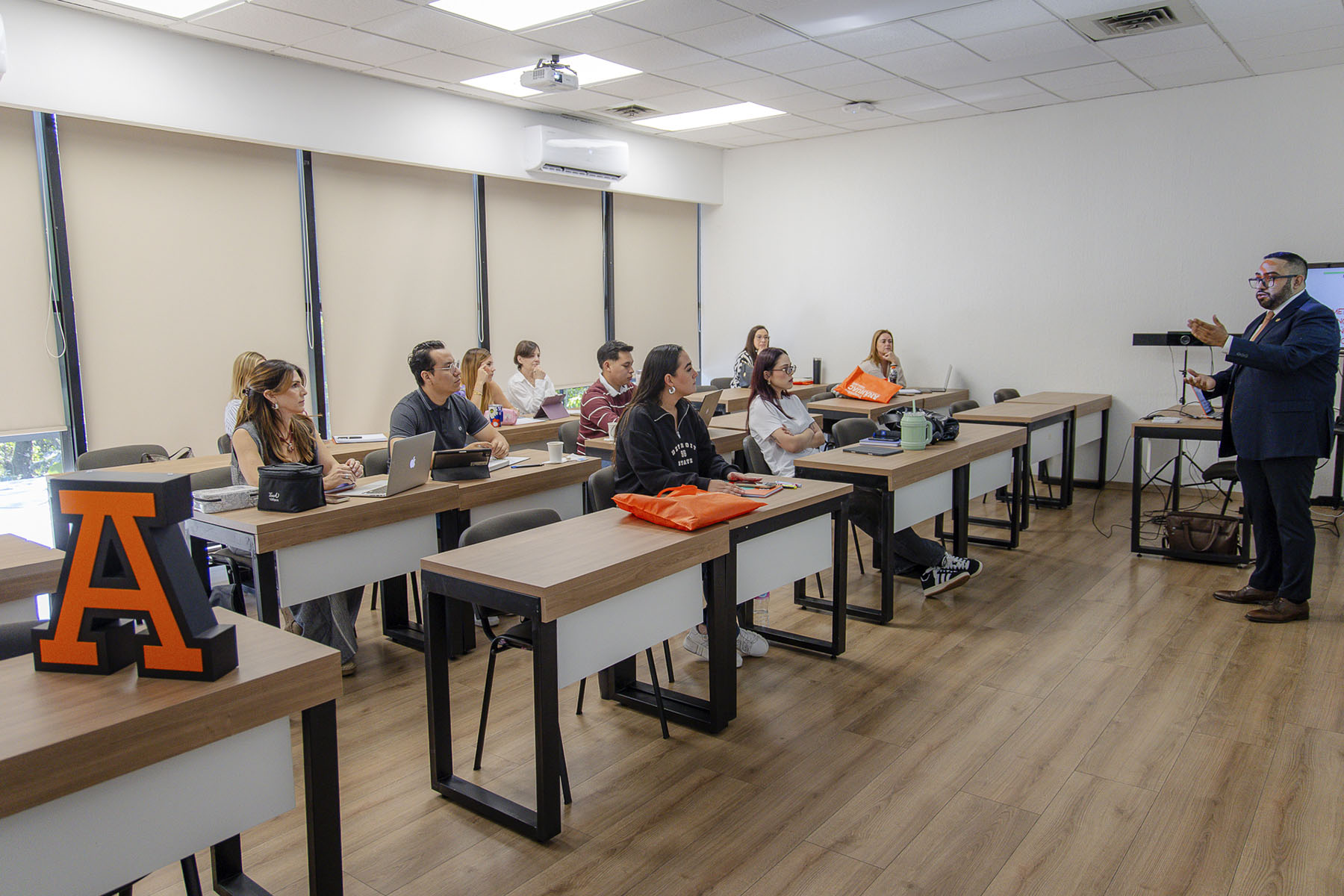 8 / 9 - Inicio del Diplomado en Diseño del Espacio de Interiores