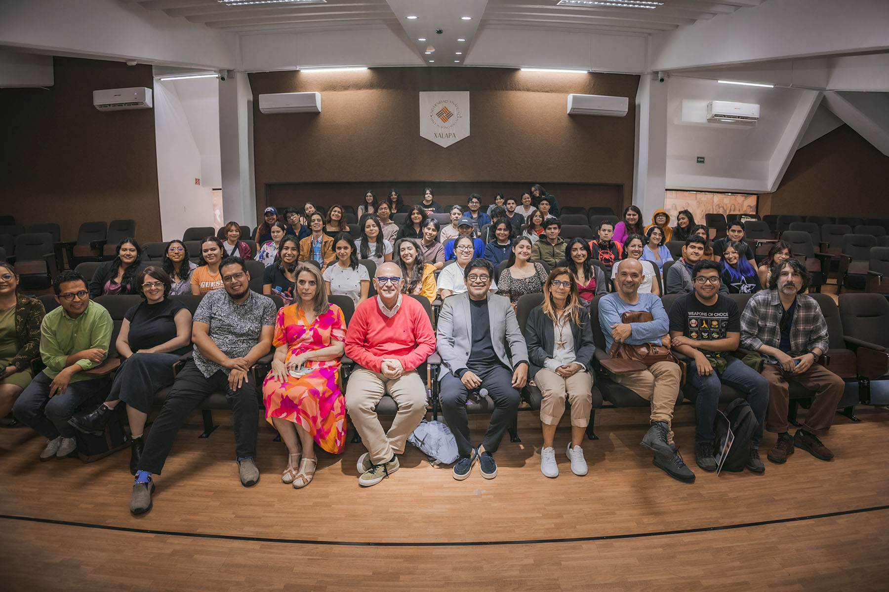 6 / 8 - Universidad Politécnica de Valencia en Nuestra Escuela de Diseño