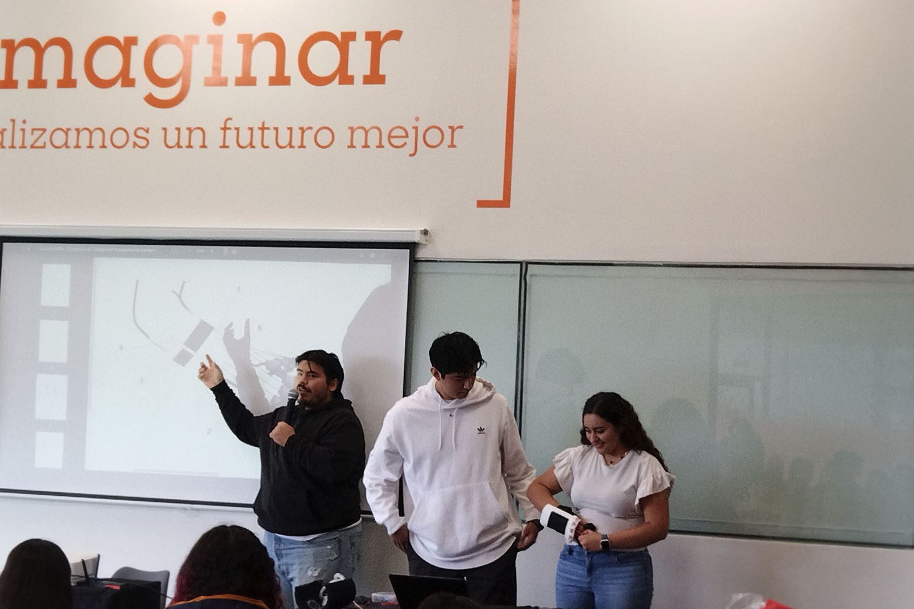 2 / 6 - Alumnos de Biomédica Participan Como Ponentes en la 2.ª Semana de la Salud 2 / 6 - Alumnos de Biomédica Participan Como Ponentes en la 2.ª Semana de la Salud