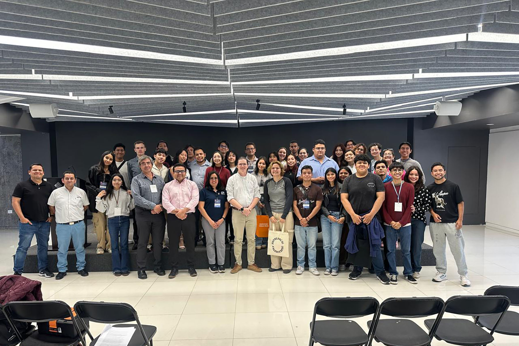 3 / 5 - Tercer Simposio de Ingeniería Biomédica 3 / 5 - Tercer Simposio de Ingeniería Biomédica