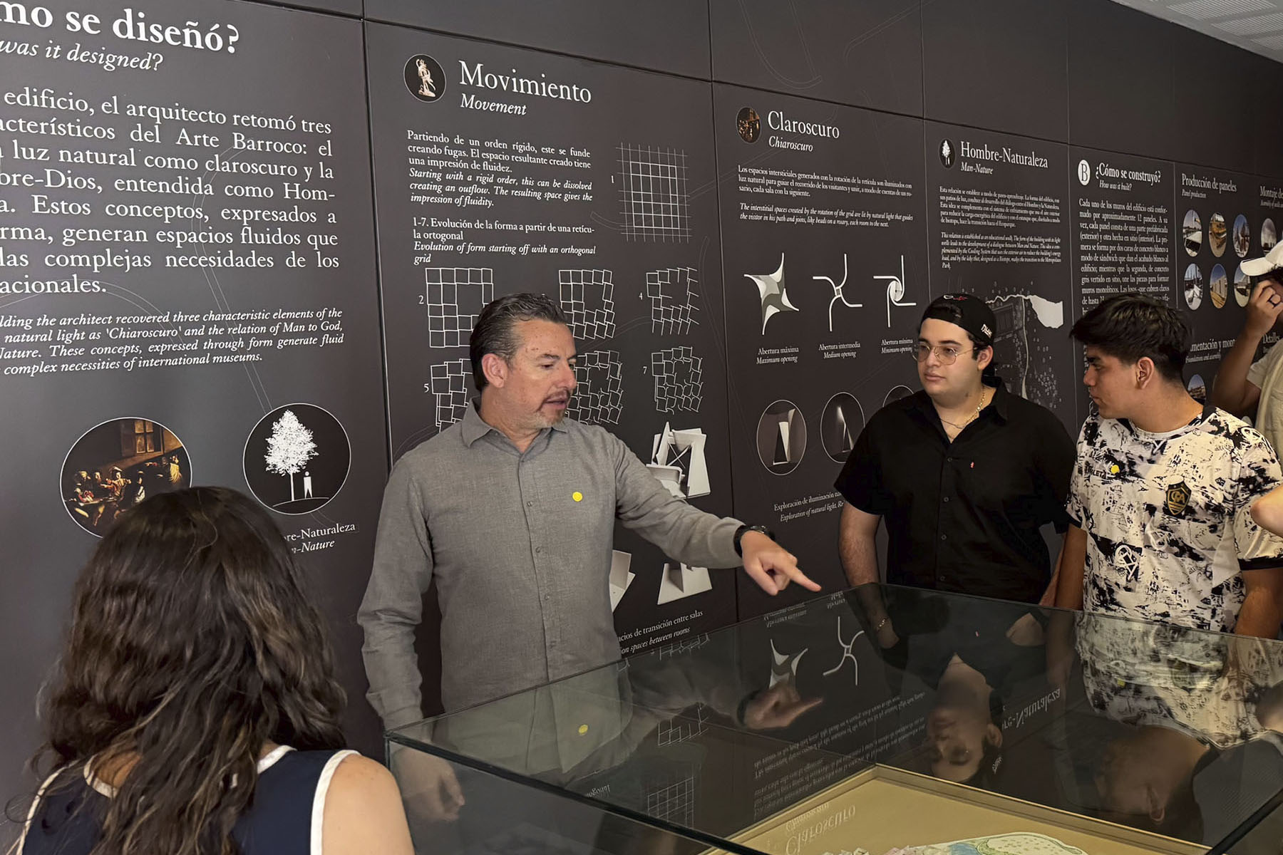 1 / 4 - Visita al Museo Internacional del Barroco Junto al Arq. Alejandro Bribiesca 1 / 4 - Visita al Museo Internacional del Barroco Junto al Arq. Alejandro Bribiesca