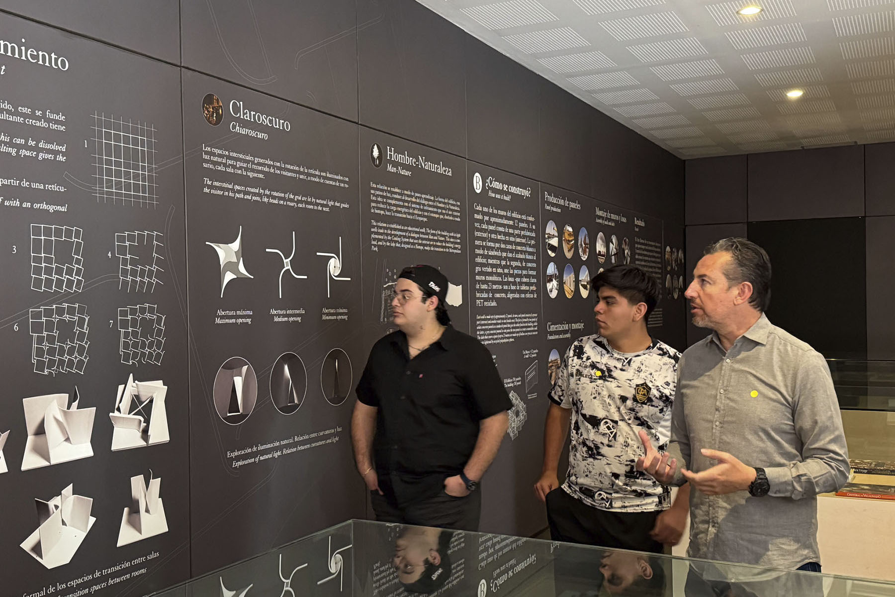 3 / 4 - Visita al Museo Internacional del Barroco Junto al Arq. Alejandro Bribiesca 3 / 4 - Visita al Museo Internacional del Barroco Junto al Arq. Alejandro Bribiesca