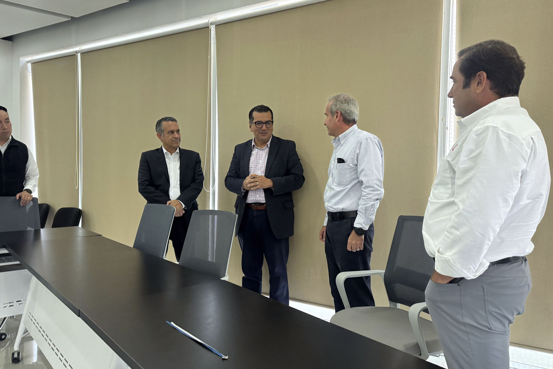 2 / 3 - Visita de la CMIC a la Escuela de Arquitectura Fortalece Vínculos con el Sector Profesional 2 / 3 - Visita de la CMIC a la Escuela de Arquitectura Fortalece Vínculos con el Sector Profesional