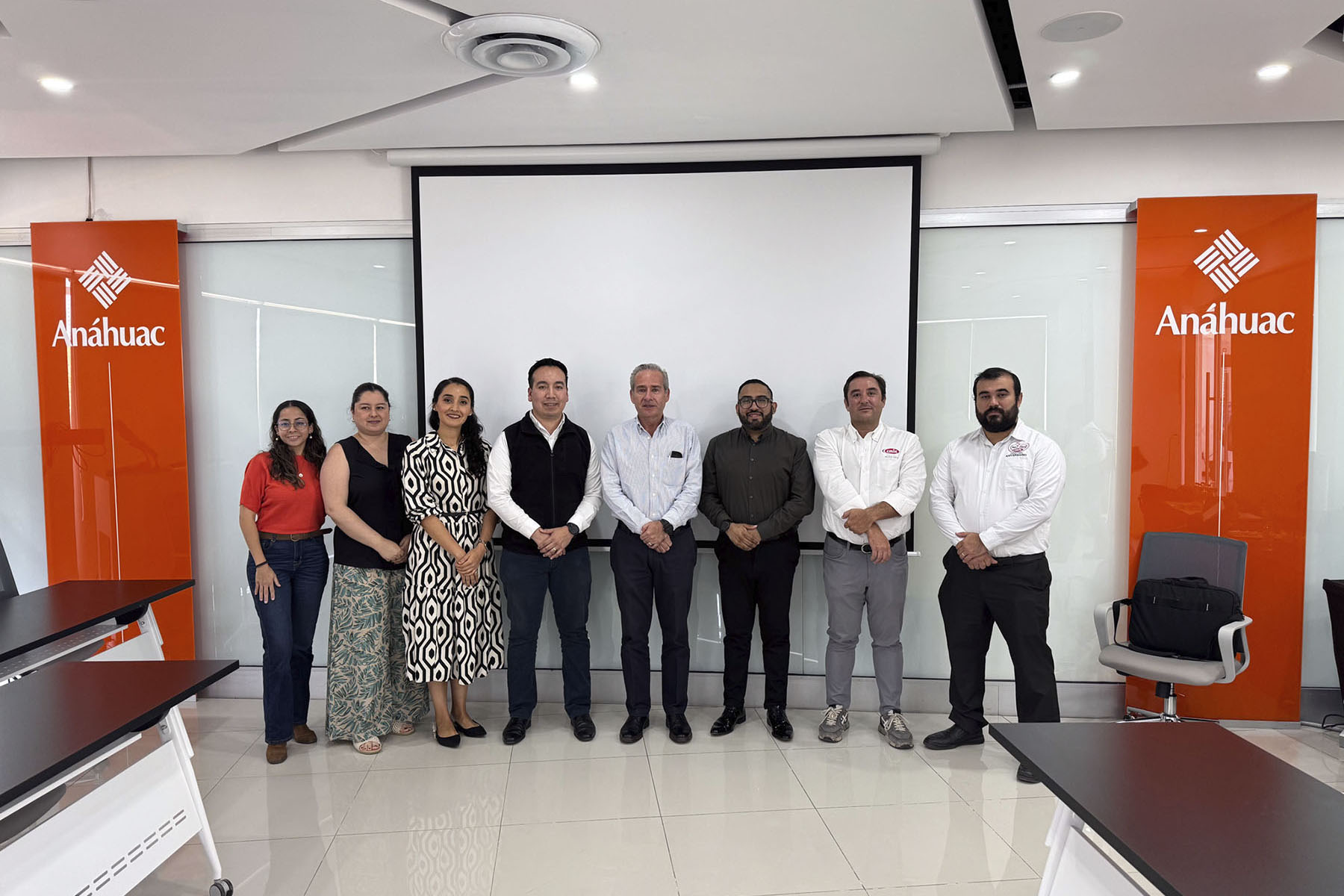 3 / 3 - Visita de la CMIC a la Escuela de Arquitectura Fortalece Vínculos con el Sector Profesional 3 / 3 - Visita de la CMIC a la Escuela de Arquitectura Fortalece Vínculos con el Sector Profesional