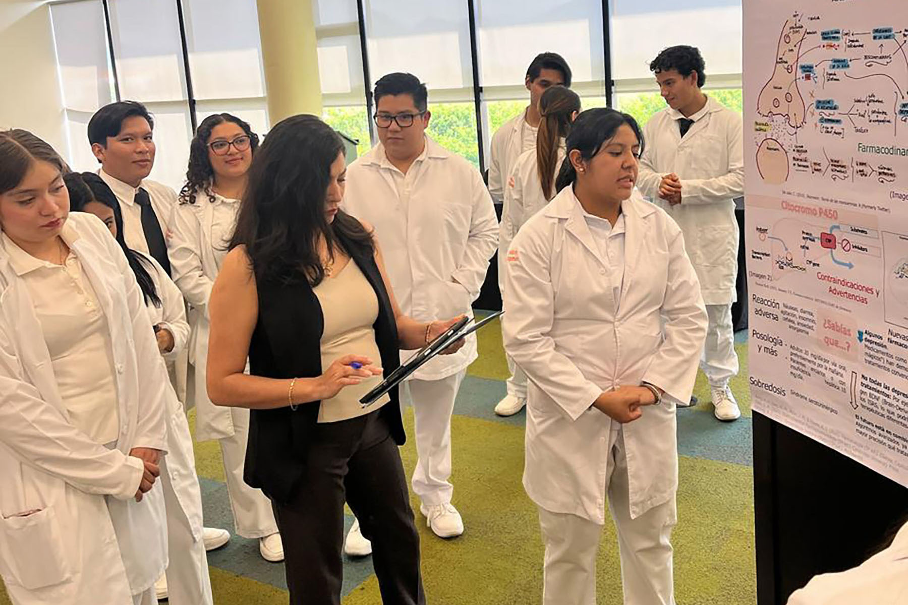 12 / 14 - II Concurso de Carteles de Terapéutica Farmacológica de la Escuela de Medicina 12 / 14 - II Concurso de Carteles de Terapéutica Farmacológica de la Escuela de Medicina