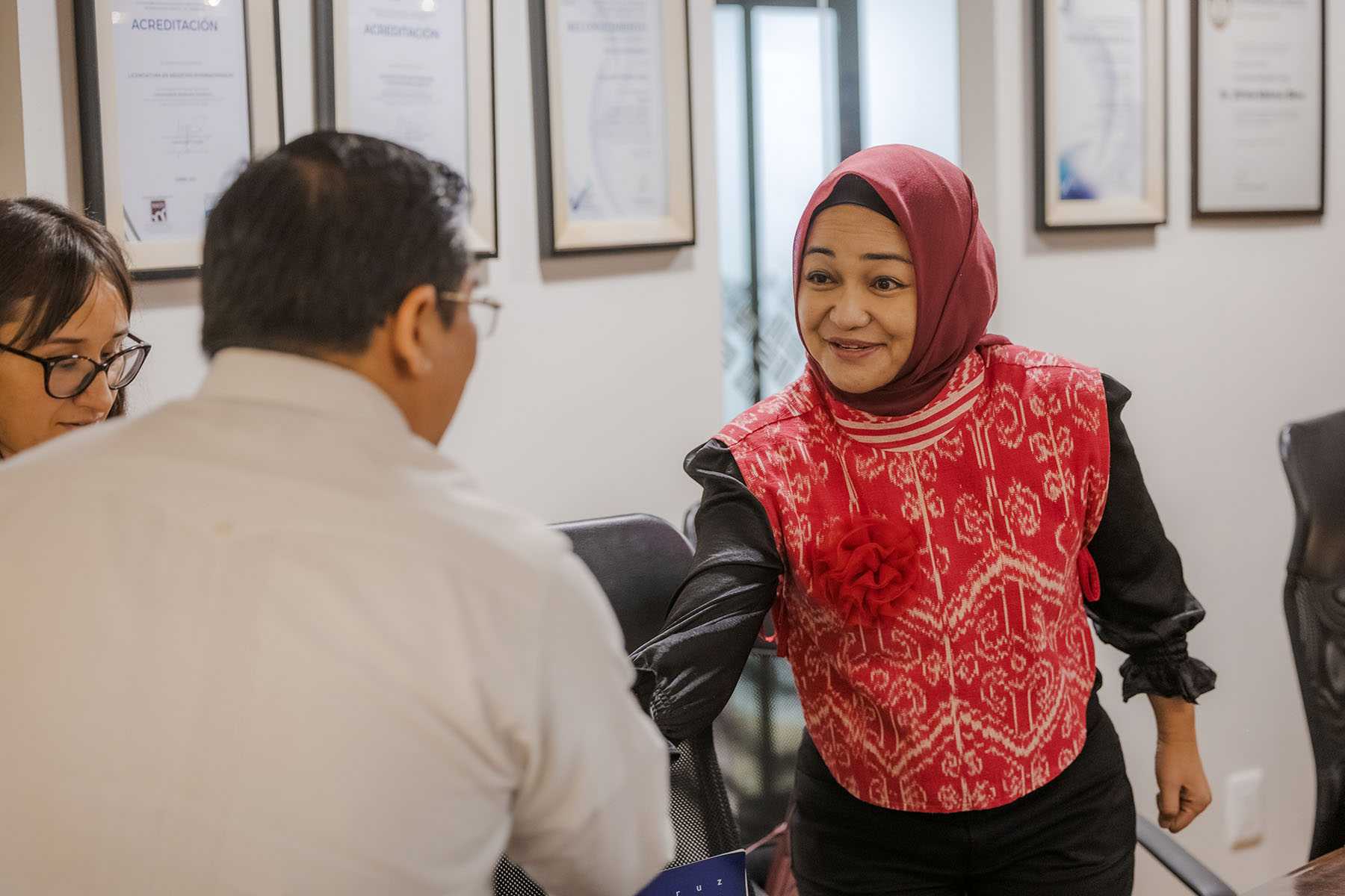 23 / 28 - Visita de la Embajada de Indonesia
