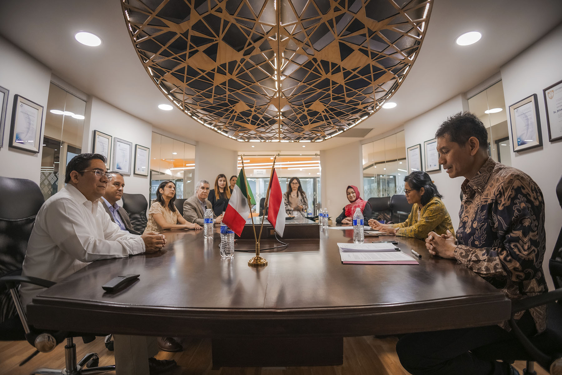 28 / 28 - Visita de la Embajada de Indonesia