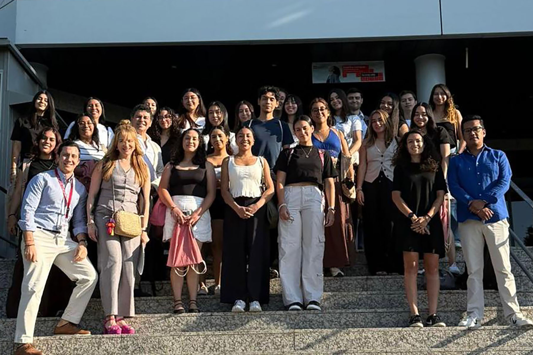 7 / 12 - Esmeralda Castillo Participa en Curso Internacional de Marketing Digital