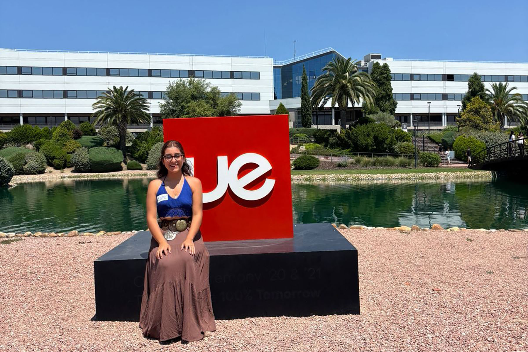 2 / 12 - Esmeralda Castillo Participa en Curso Internacional de Marketing Digital