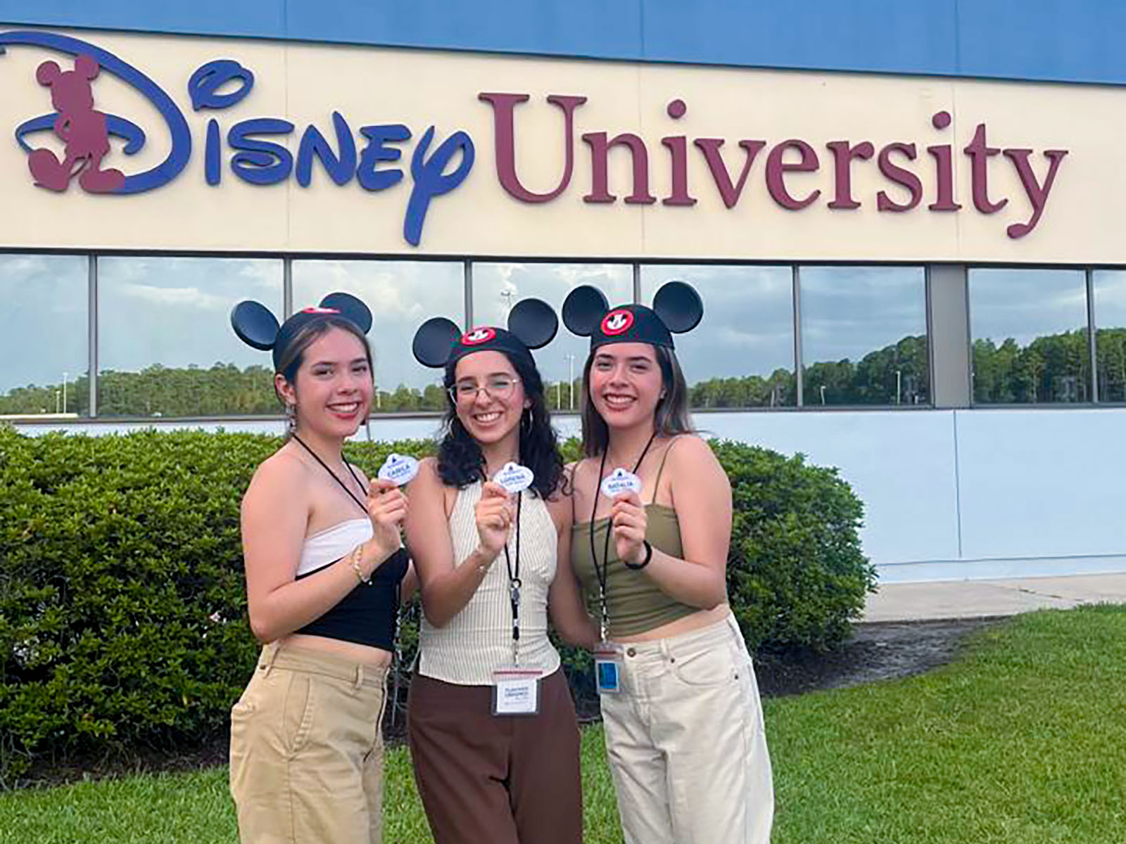 1 / 24 - Alumnos Anáhuac Participan en el Programa de Intercambio Cultural de Disney 1 / 24 - Alumnos Anáhuac Participan en el Programa de Intercambio Cultural de Disney