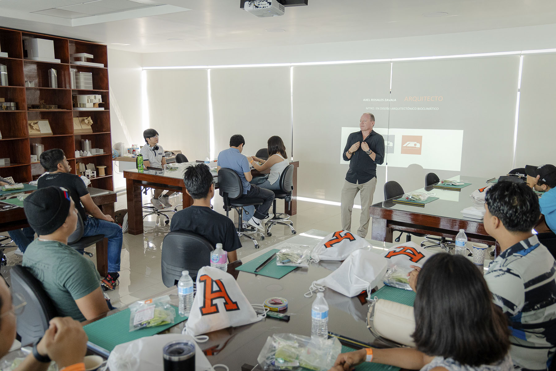 1 / 70 - Congreso 360° Reúne a Grandes Voces de la Arquitectura Nacional