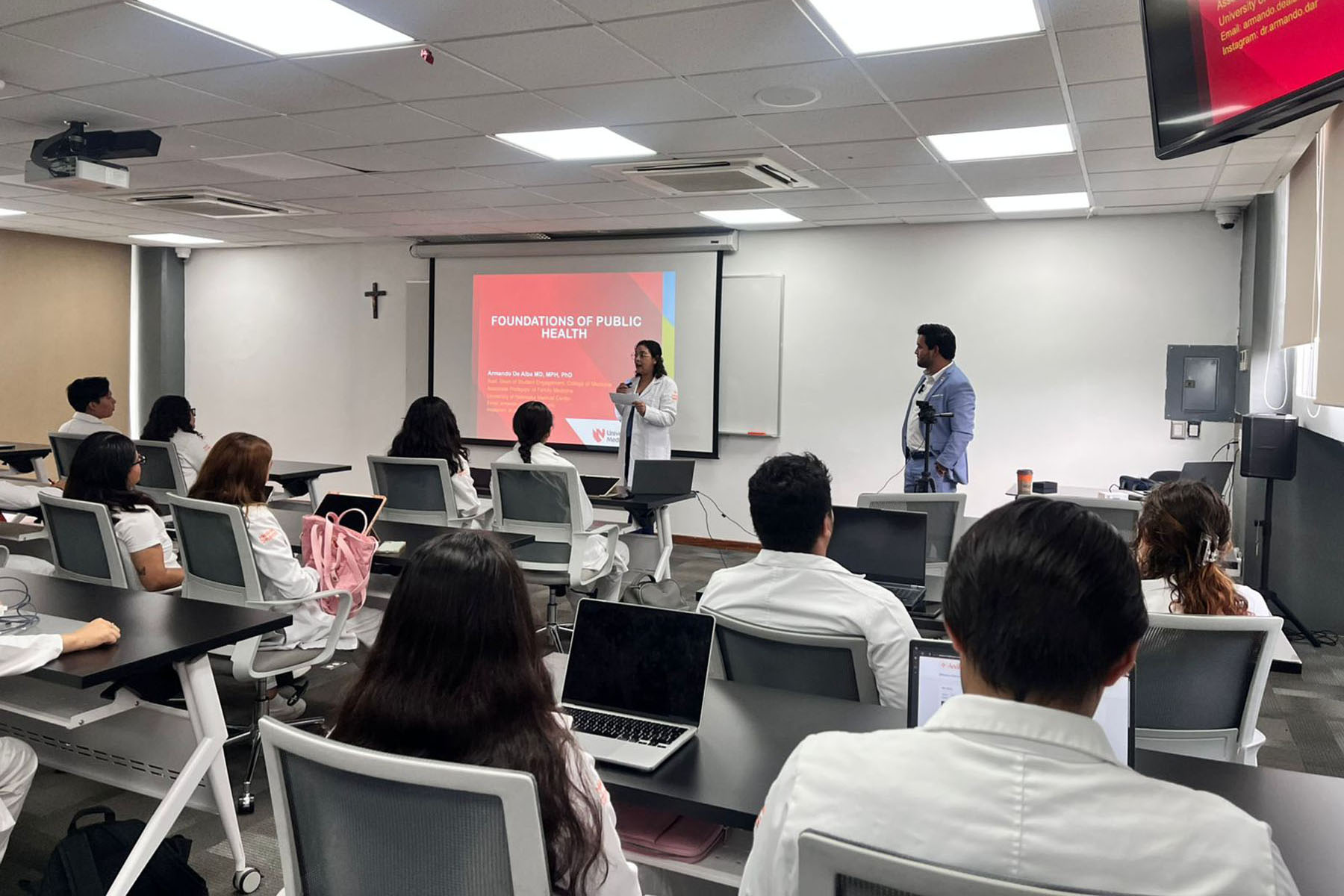 8 / 9 - Cursos de Verano Internacionales para Alumnos de Médico Cirujano 8 / 9 - Cursos de Verano Internacionales para Alumnos de Médico Cirujano