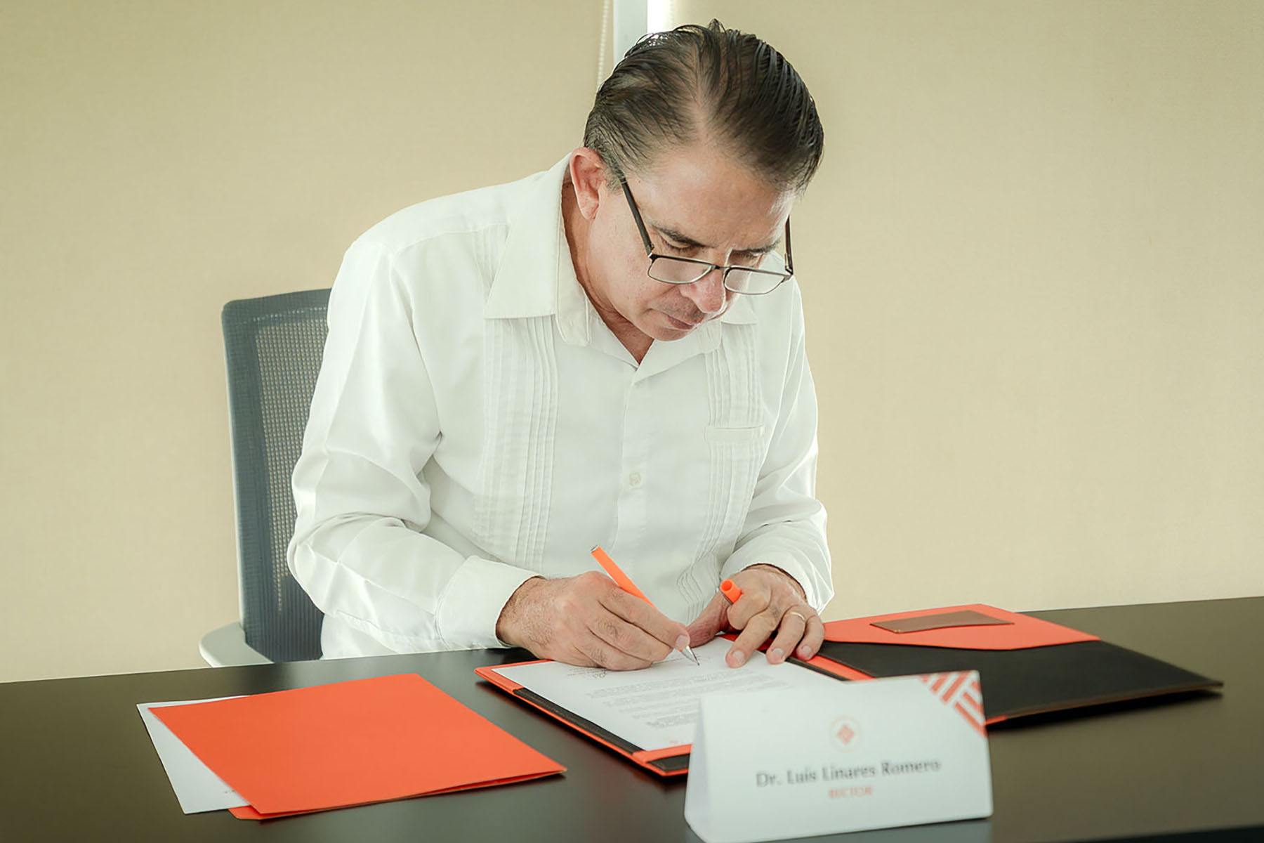 7 / 14 - Firma de Convenio con GESTÁLTICA, Centro de Atención Psicológica y Capacitación